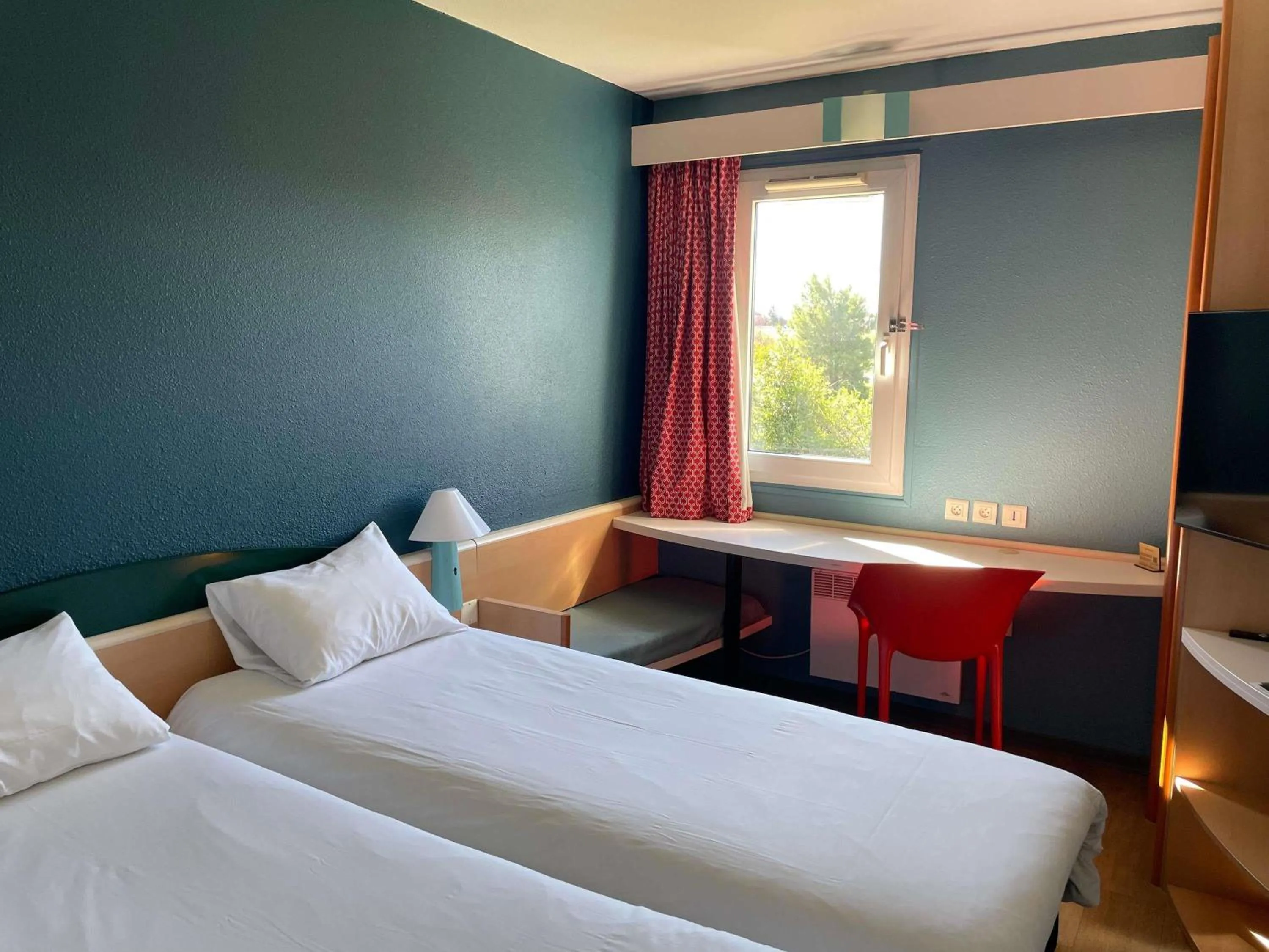 Bedroom, Bed in Hotel ibis Narbonne