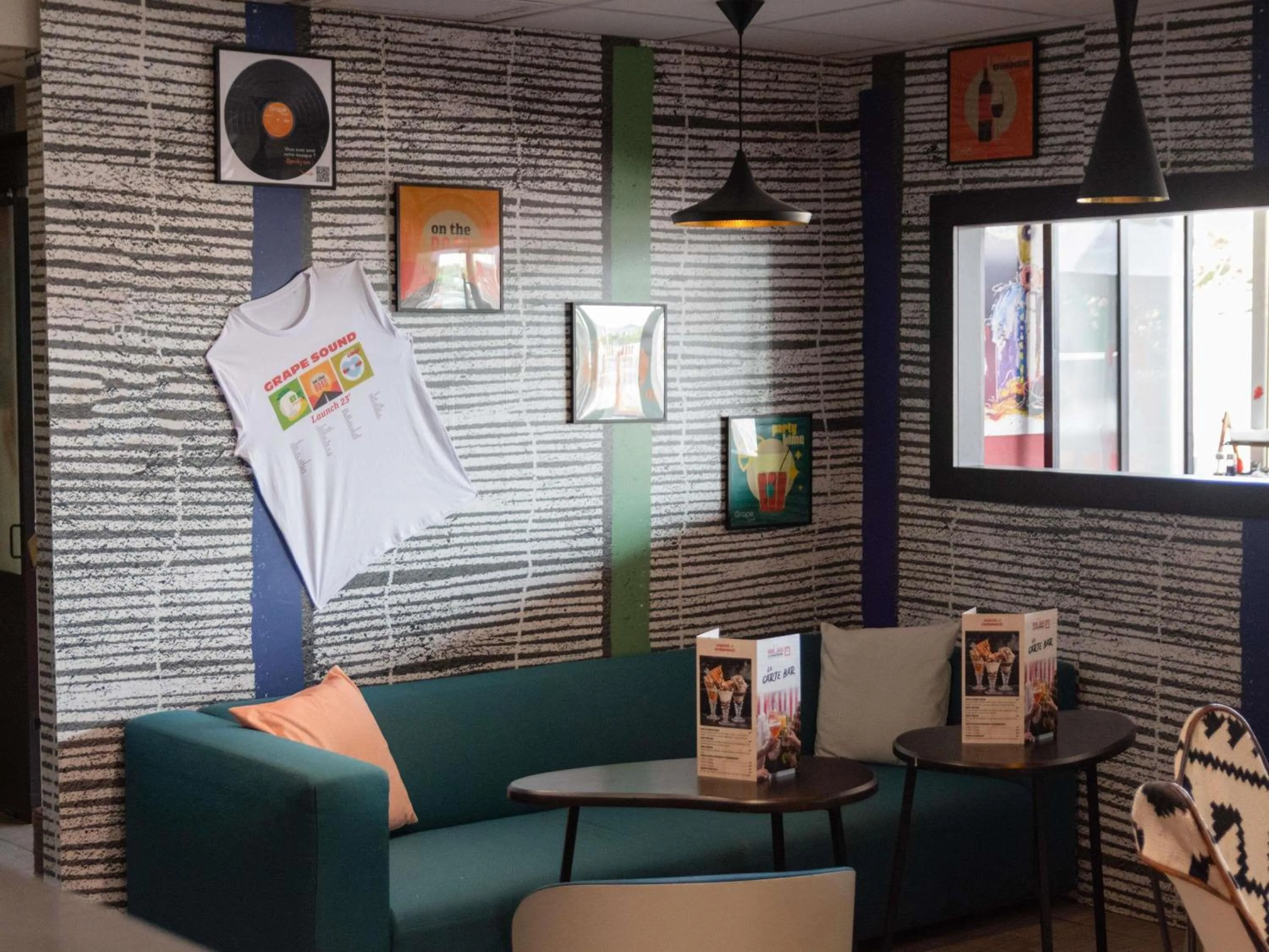 Lounge or bar in Hotel ibis Narbonne