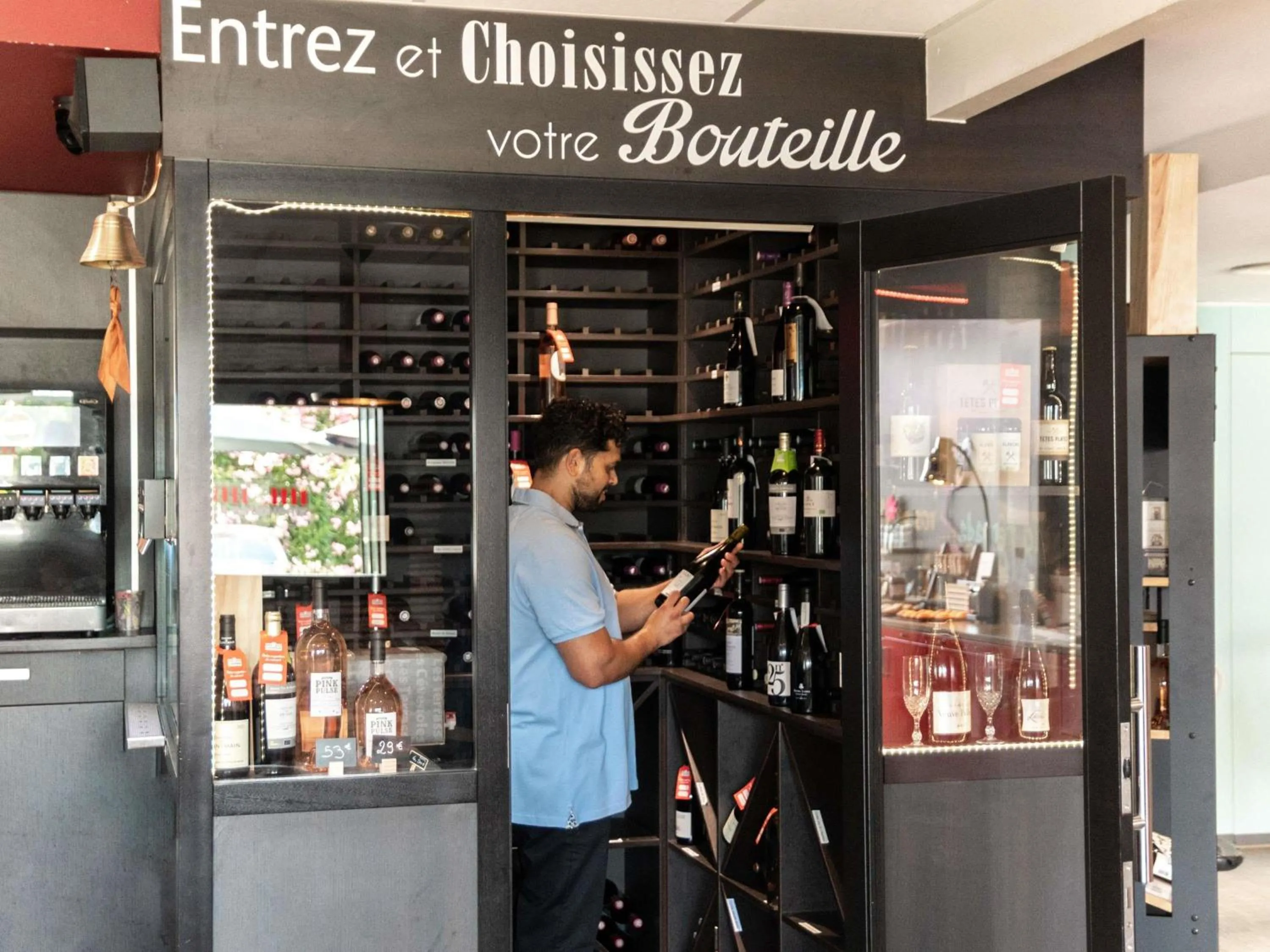 Restaurant/places to eat in Hotel ibis Narbonne