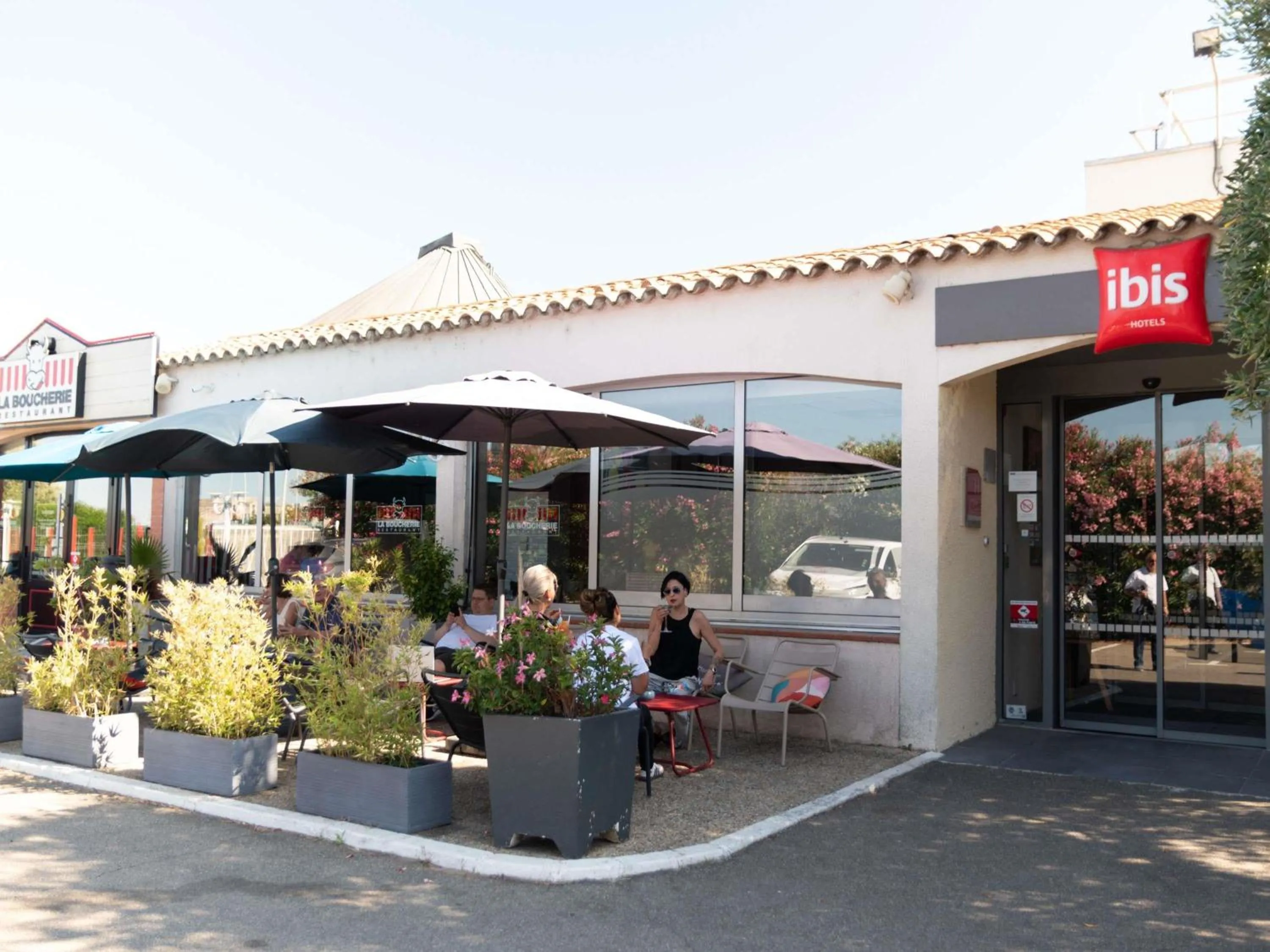 Property building in Hotel ibis Narbonne