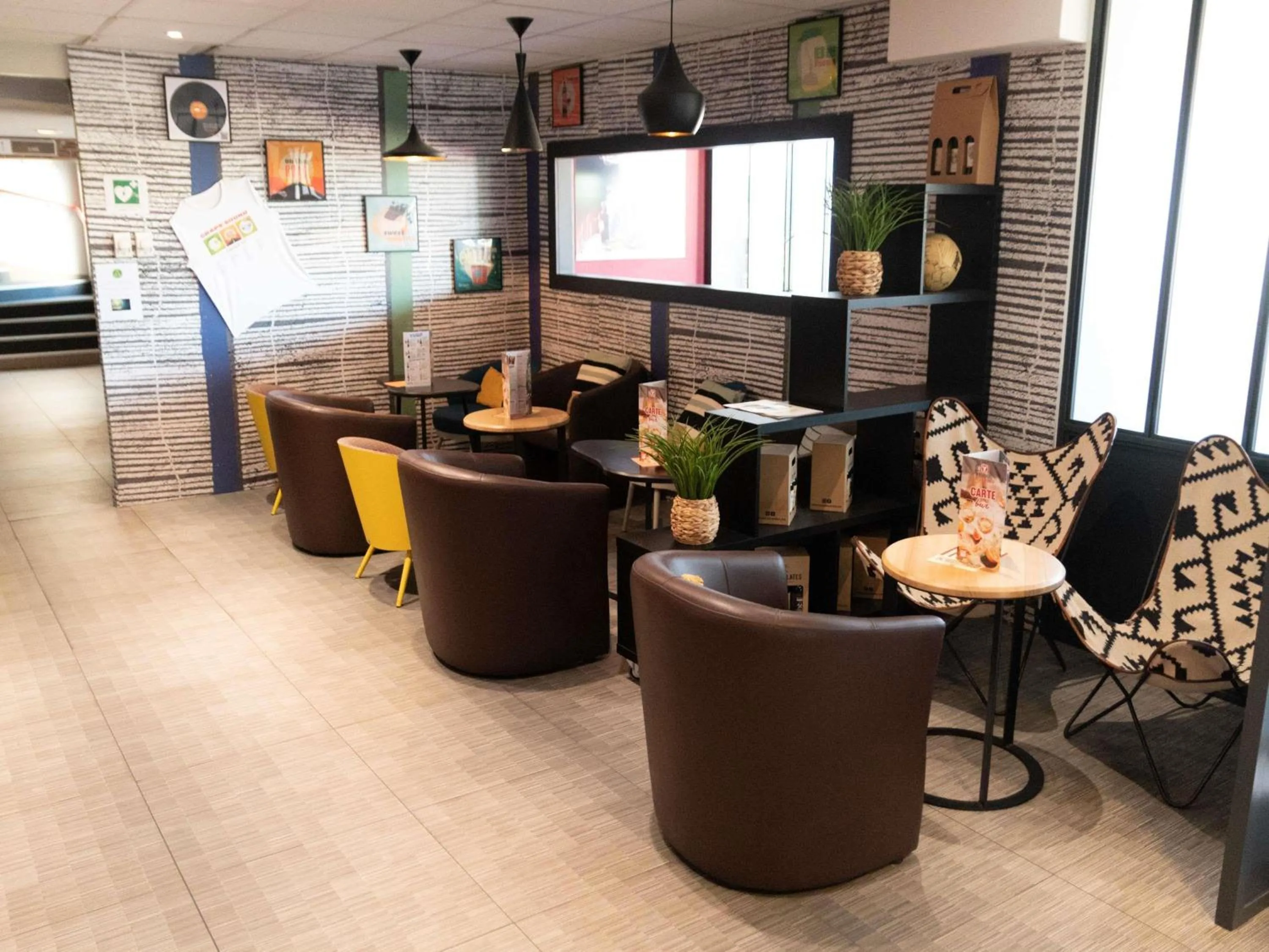 Lounge or bar in Hotel ibis Narbonne