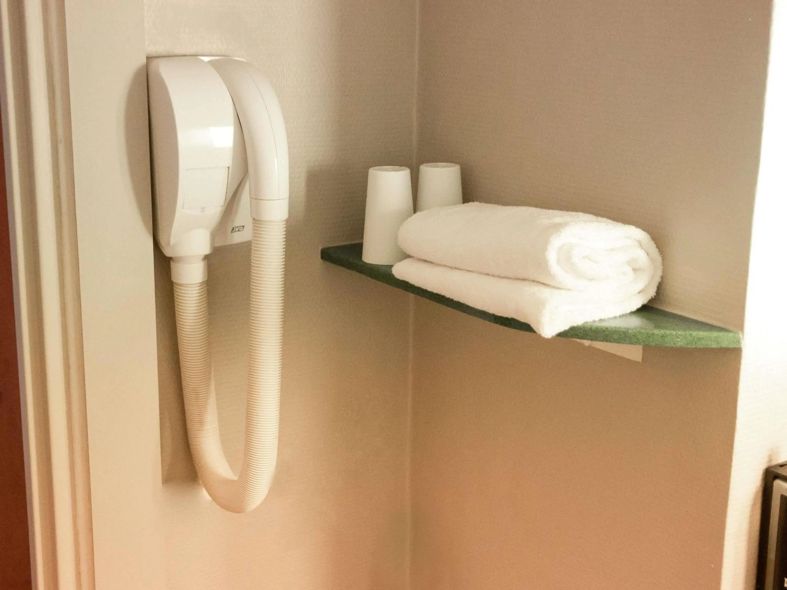 Bedroom in Hotel ibis Narbonne