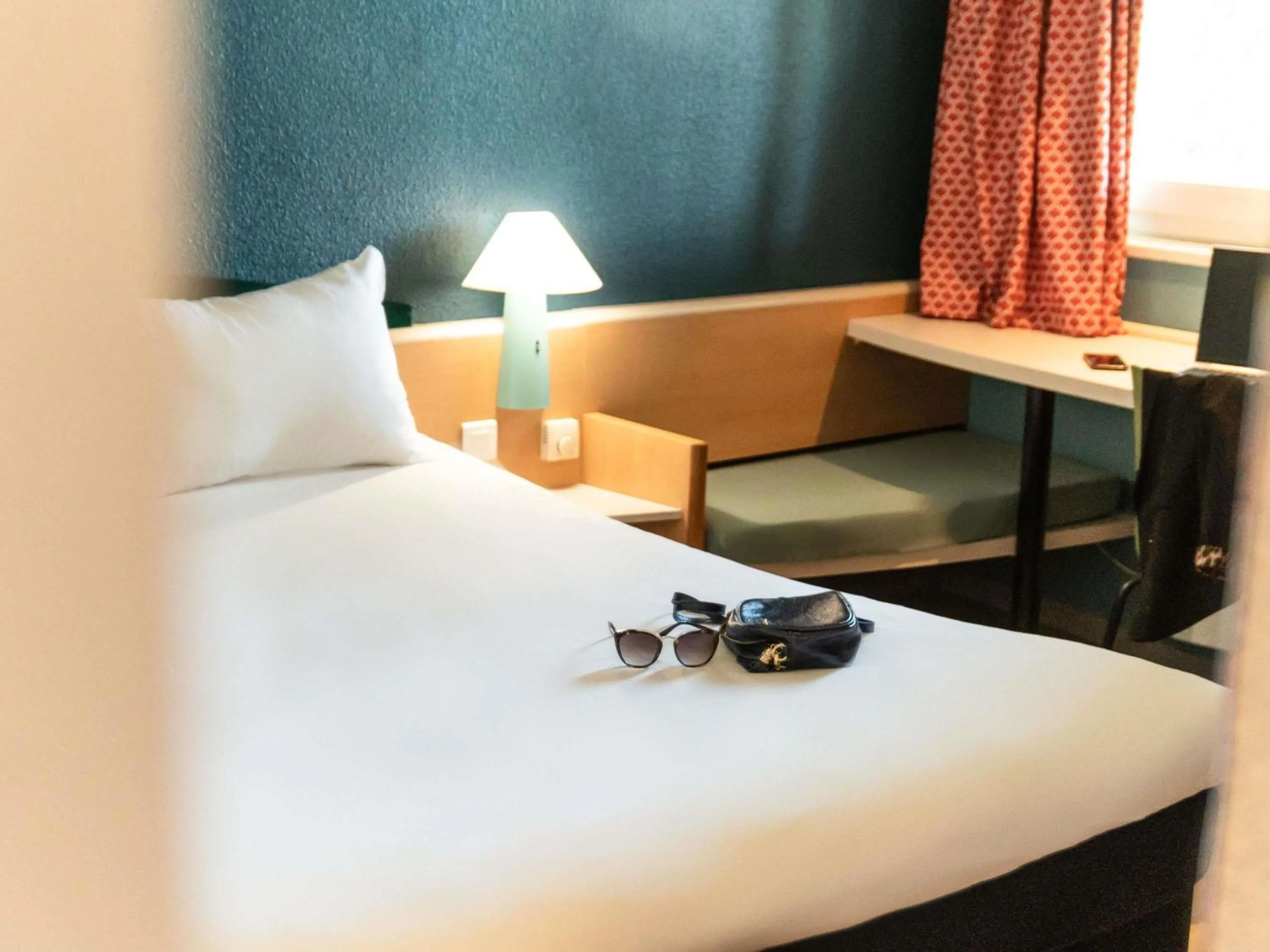 Bedroom, Bed in Hotel ibis Narbonne