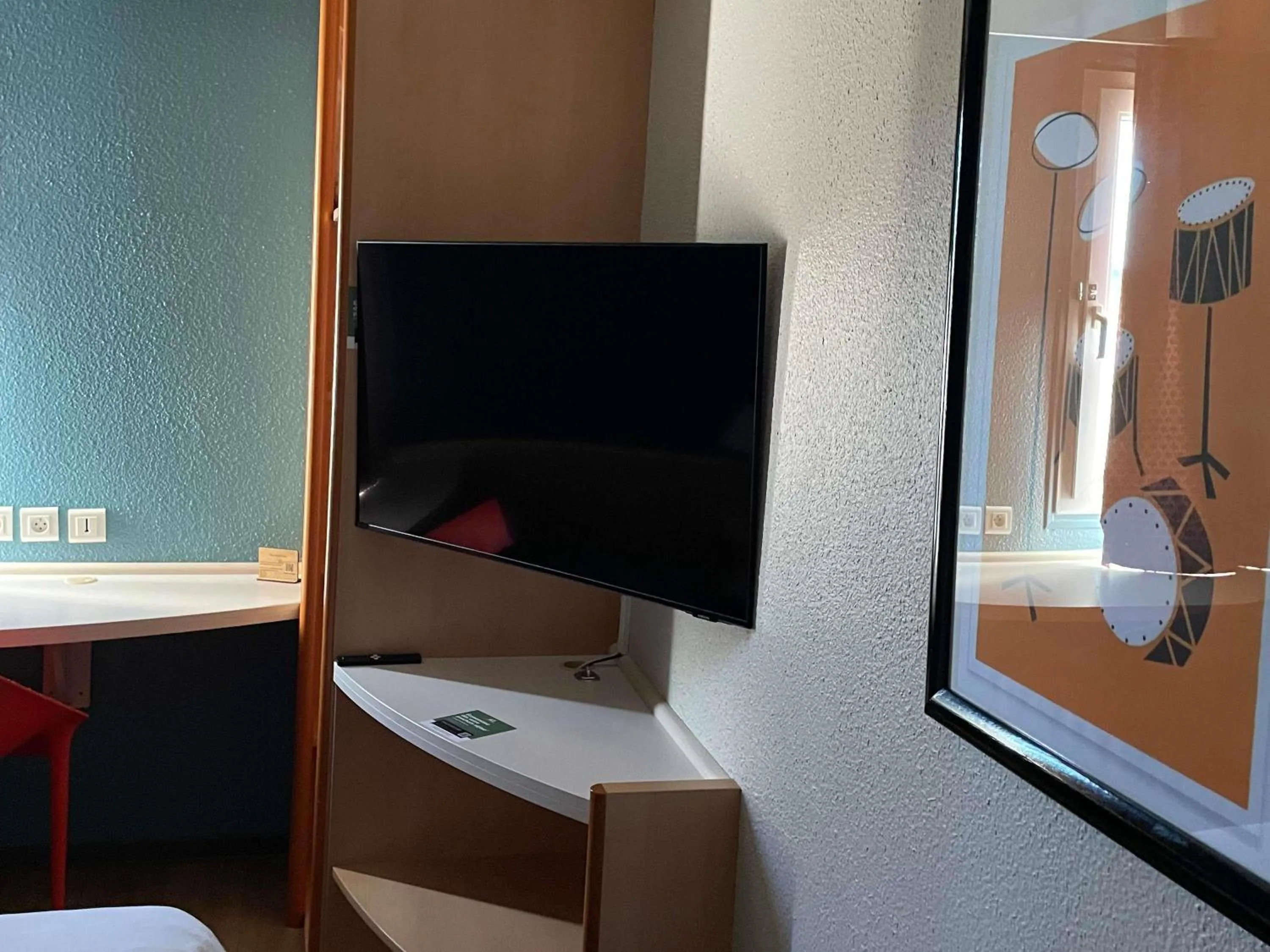 Bedroom in Hotel ibis Narbonne