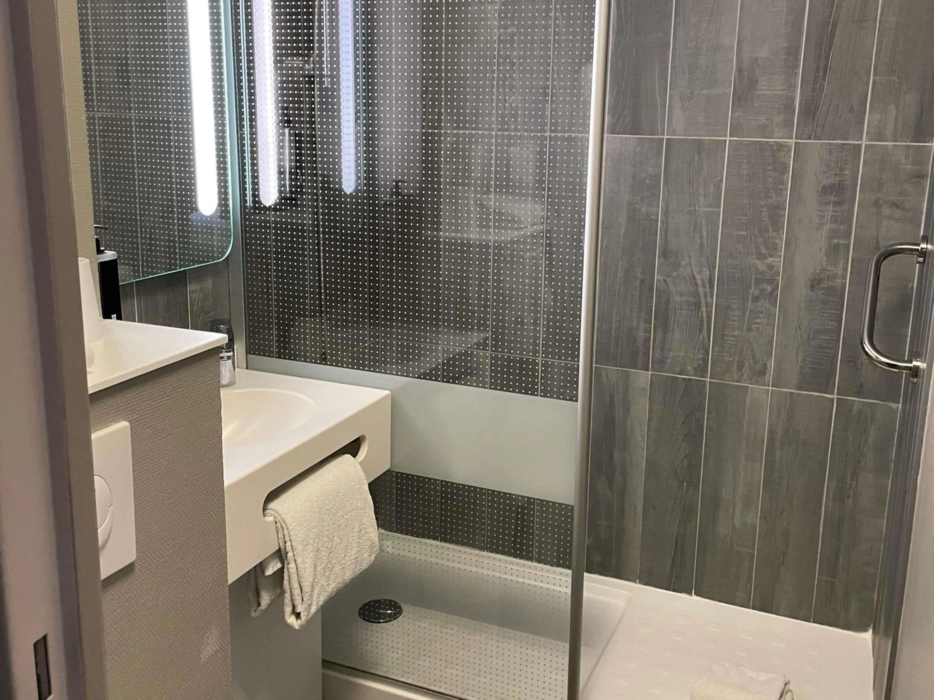 Bedroom in Hotel ibis Narbonne