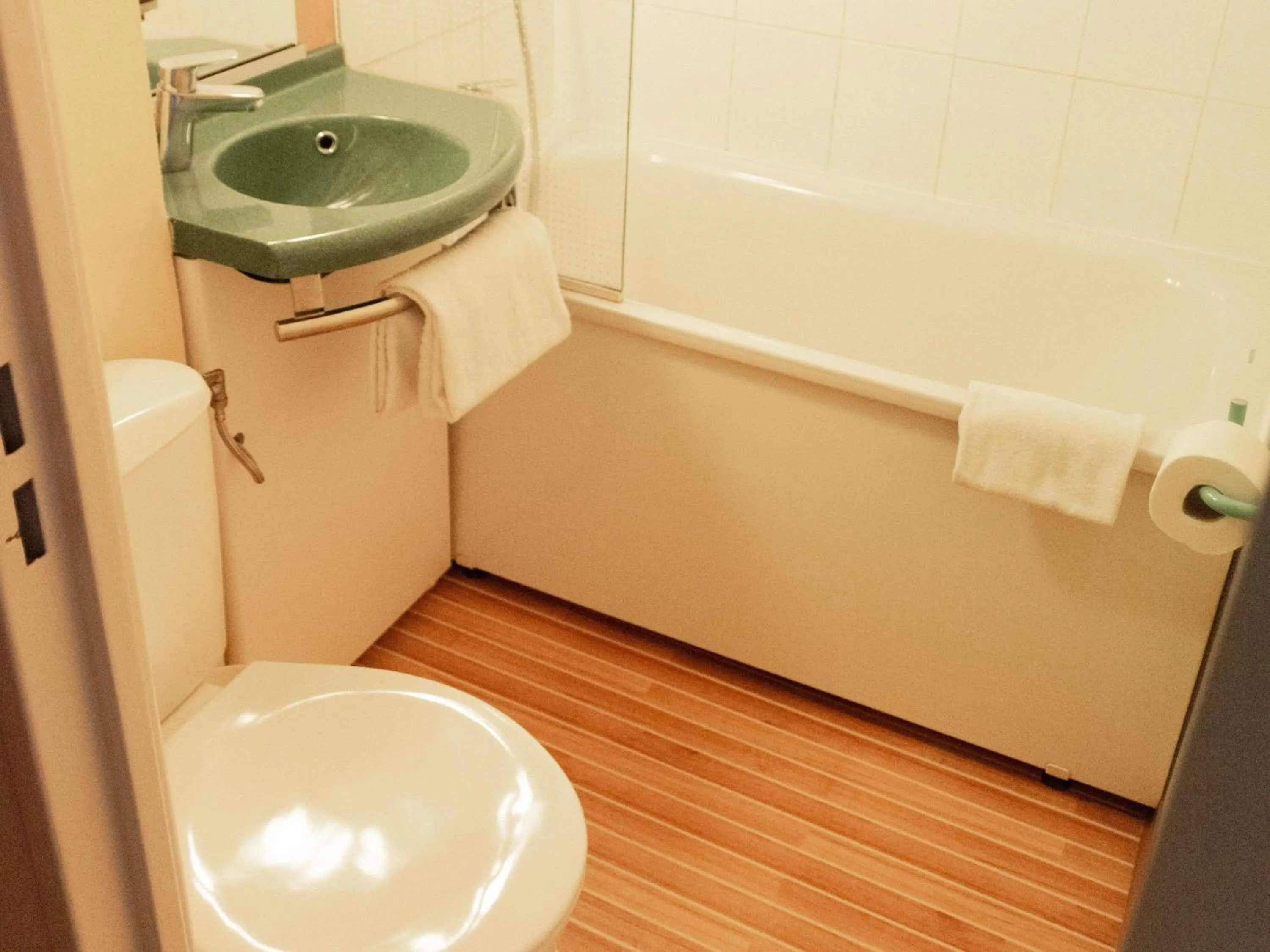 Bedroom in Hotel ibis Narbonne