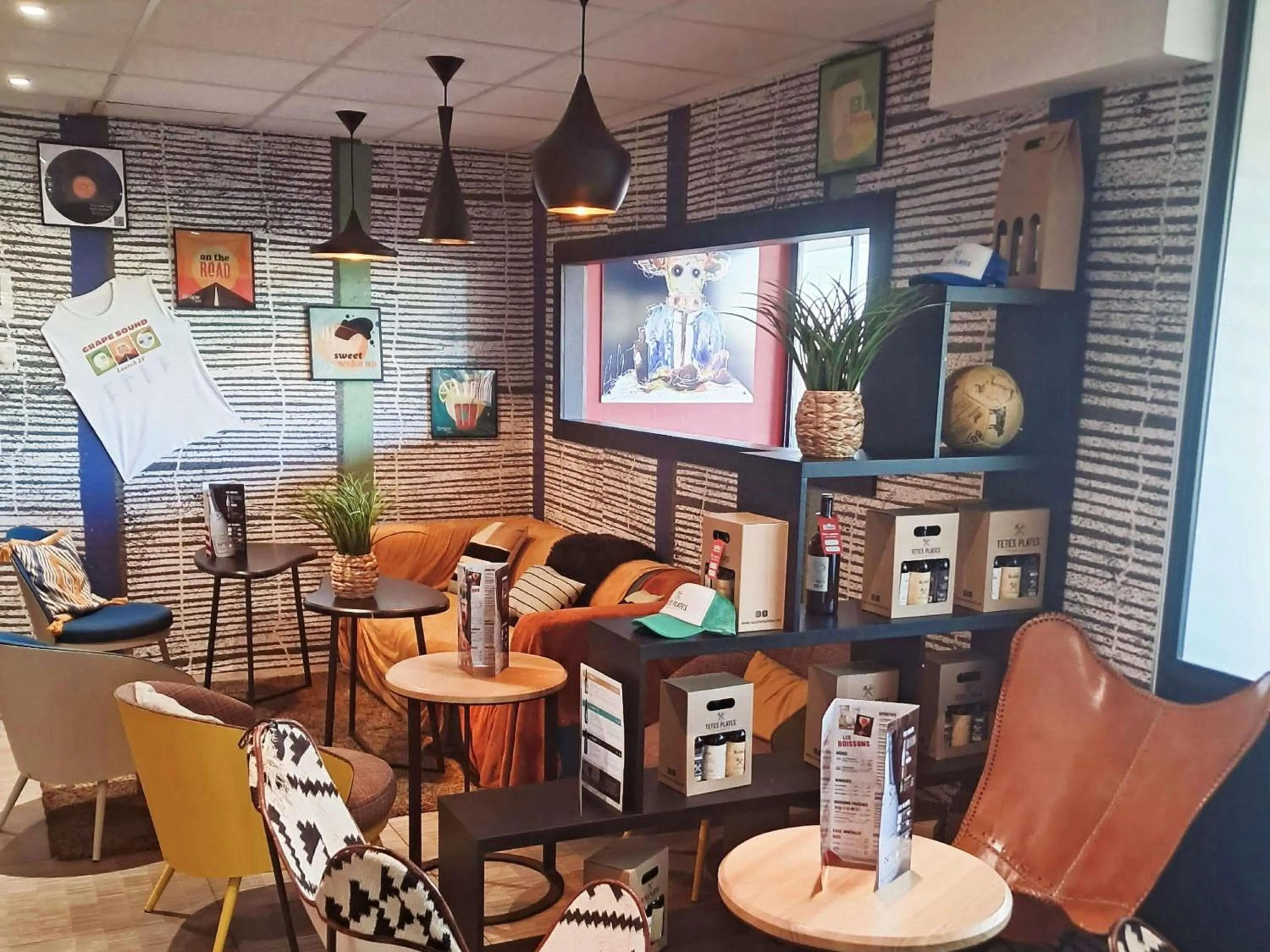 Lounge or bar in Hotel ibis Narbonne