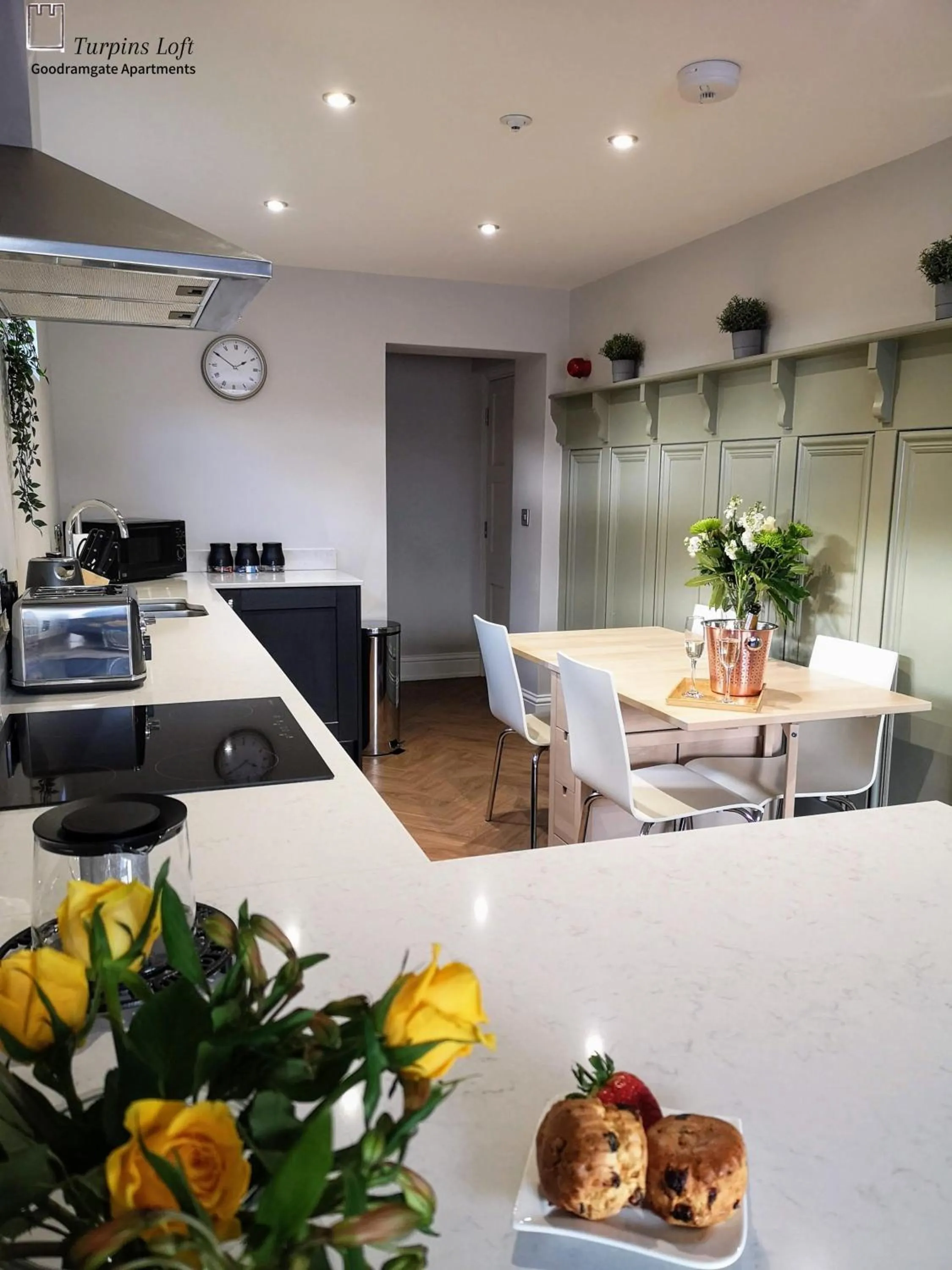 Kitchen or kitchenette in Goodramgate Apartments