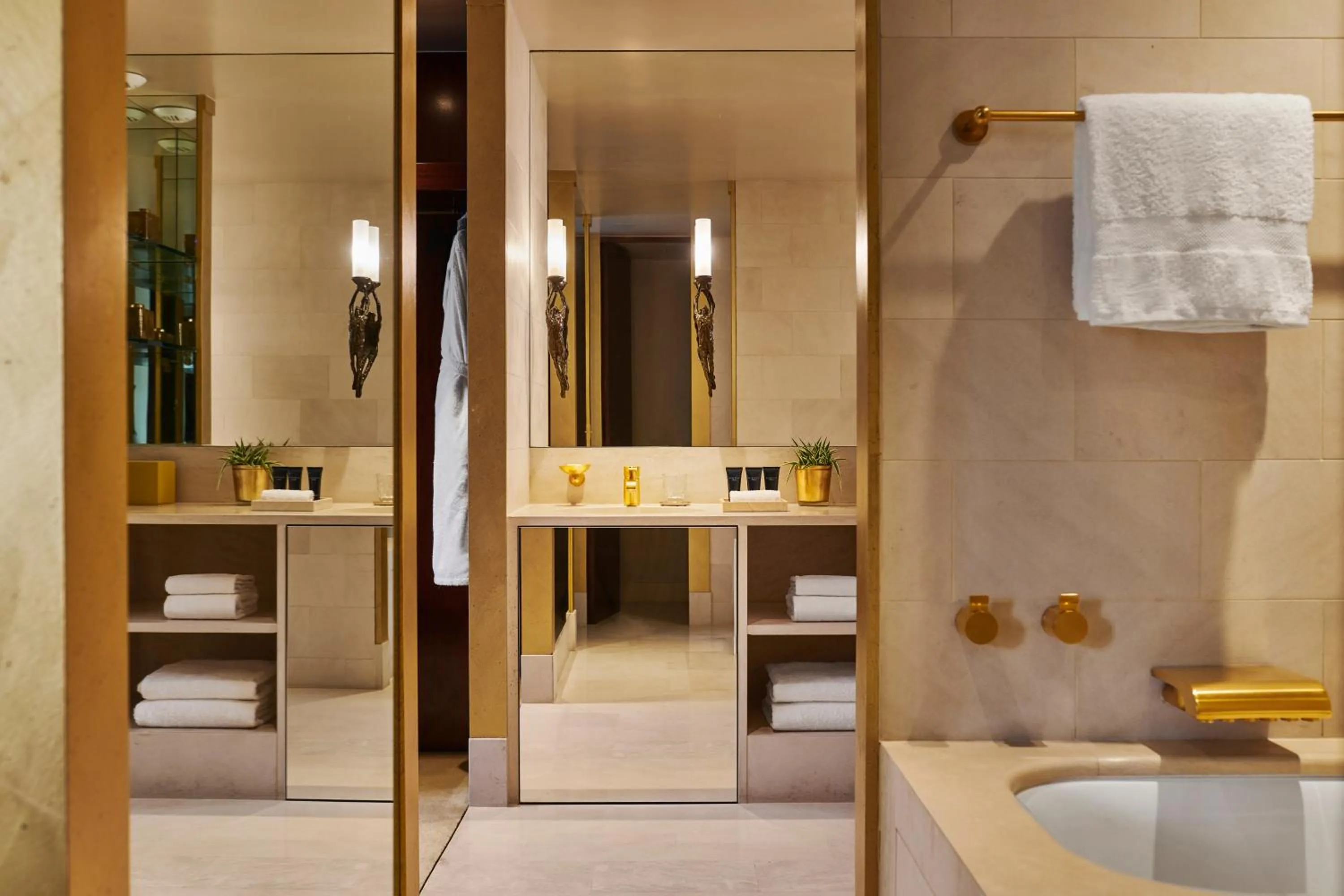 Bathroom in Park Hyatt Paris - Vendôme