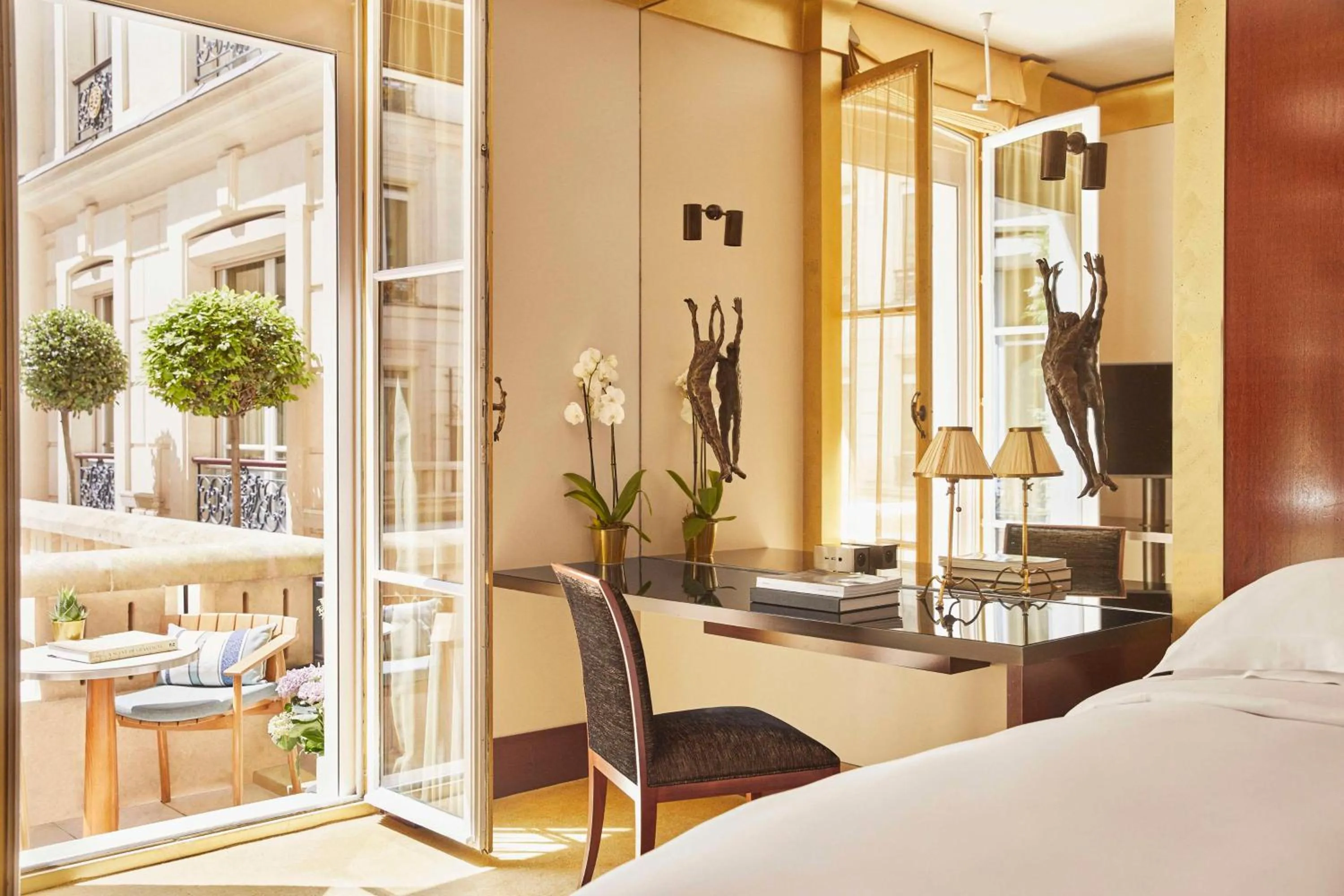View (from property/room), Bed in Park Hyatt Paris - Vendôme