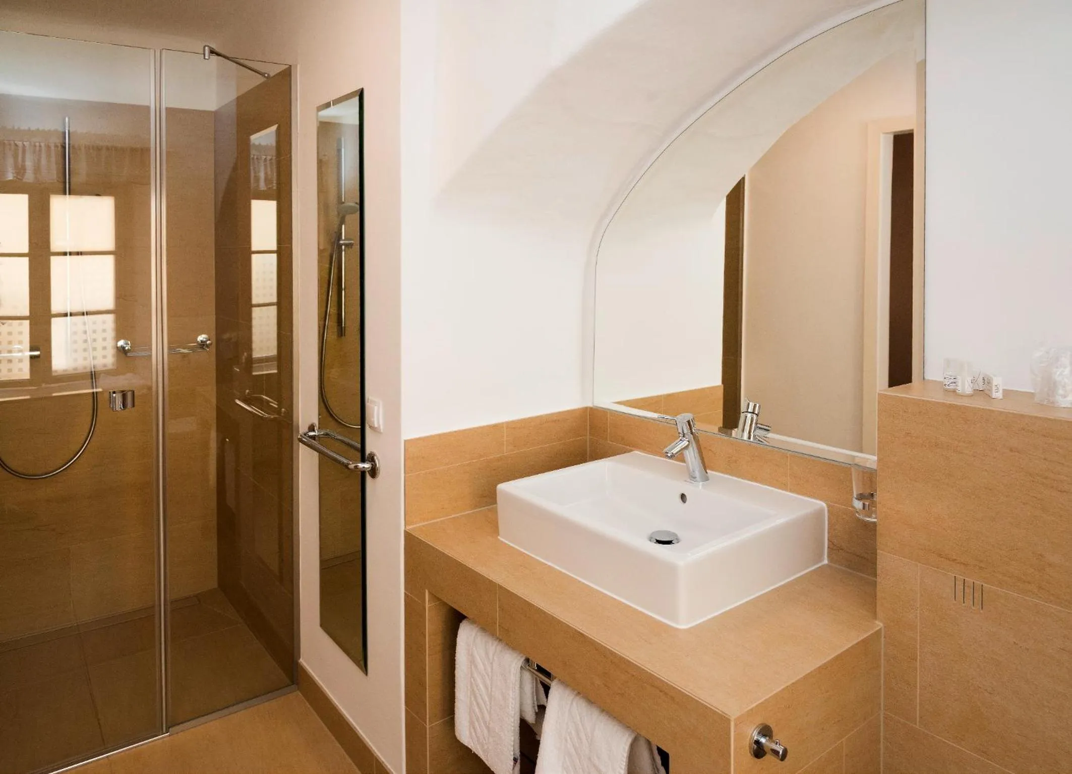 Shower in Madar Café Restaurant zum Fürsten