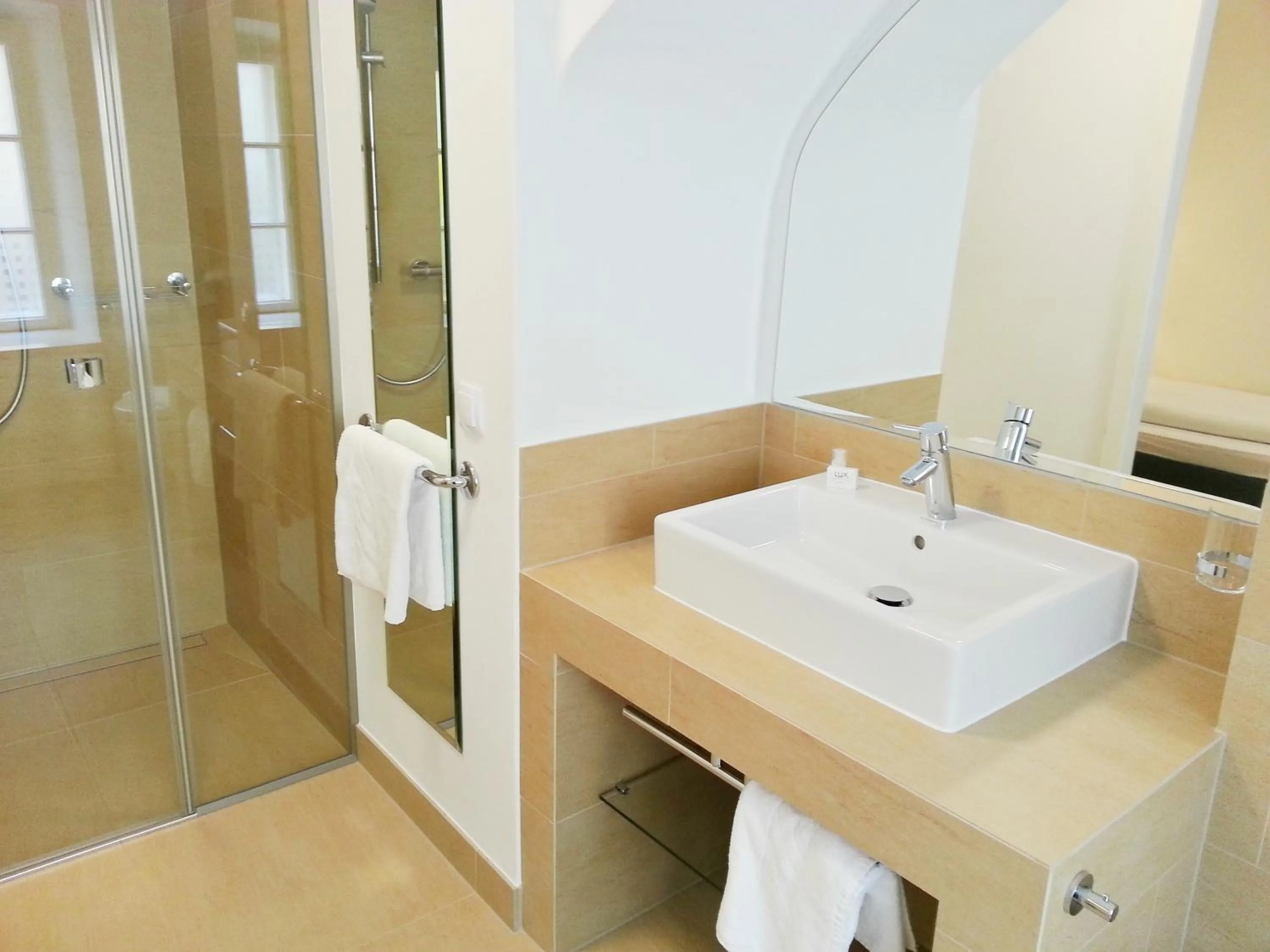 Bathroom in Madar Café Restaurant zum Fürsten