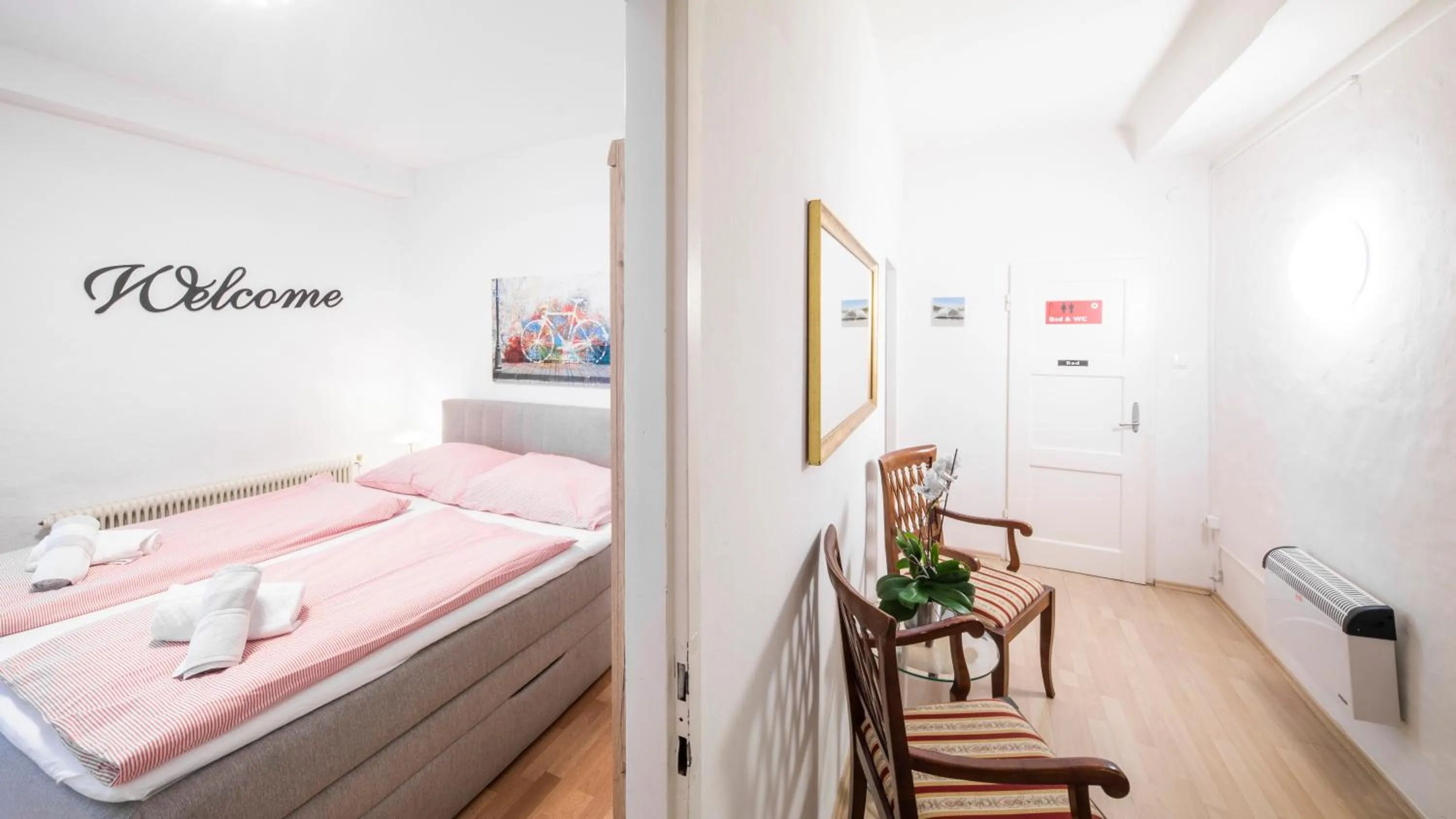 Photo of the whole room, Bed in Madar Café Restaurant zum Fürsten