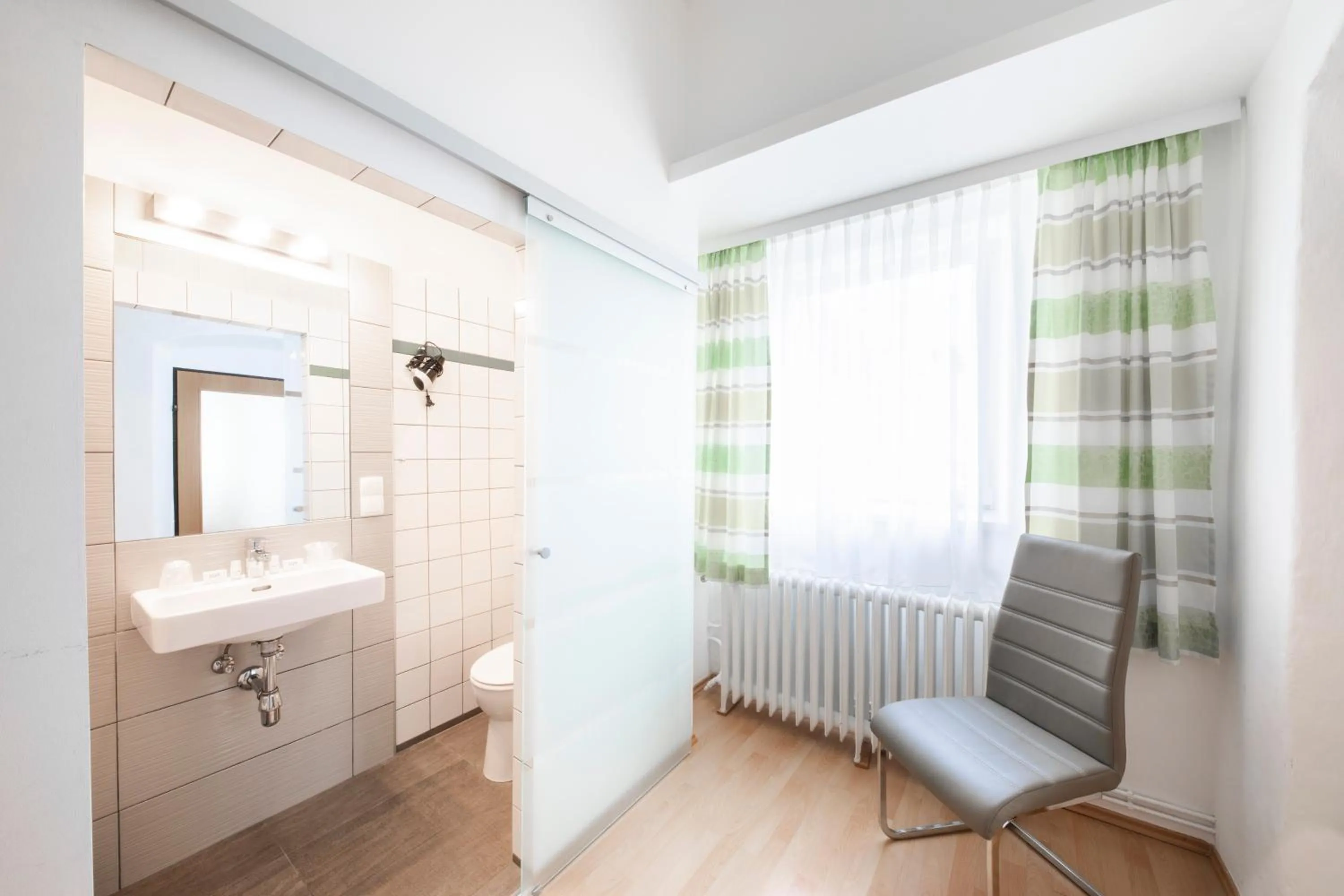 Bathroom in Madar Café Restaurant zum Fürsten