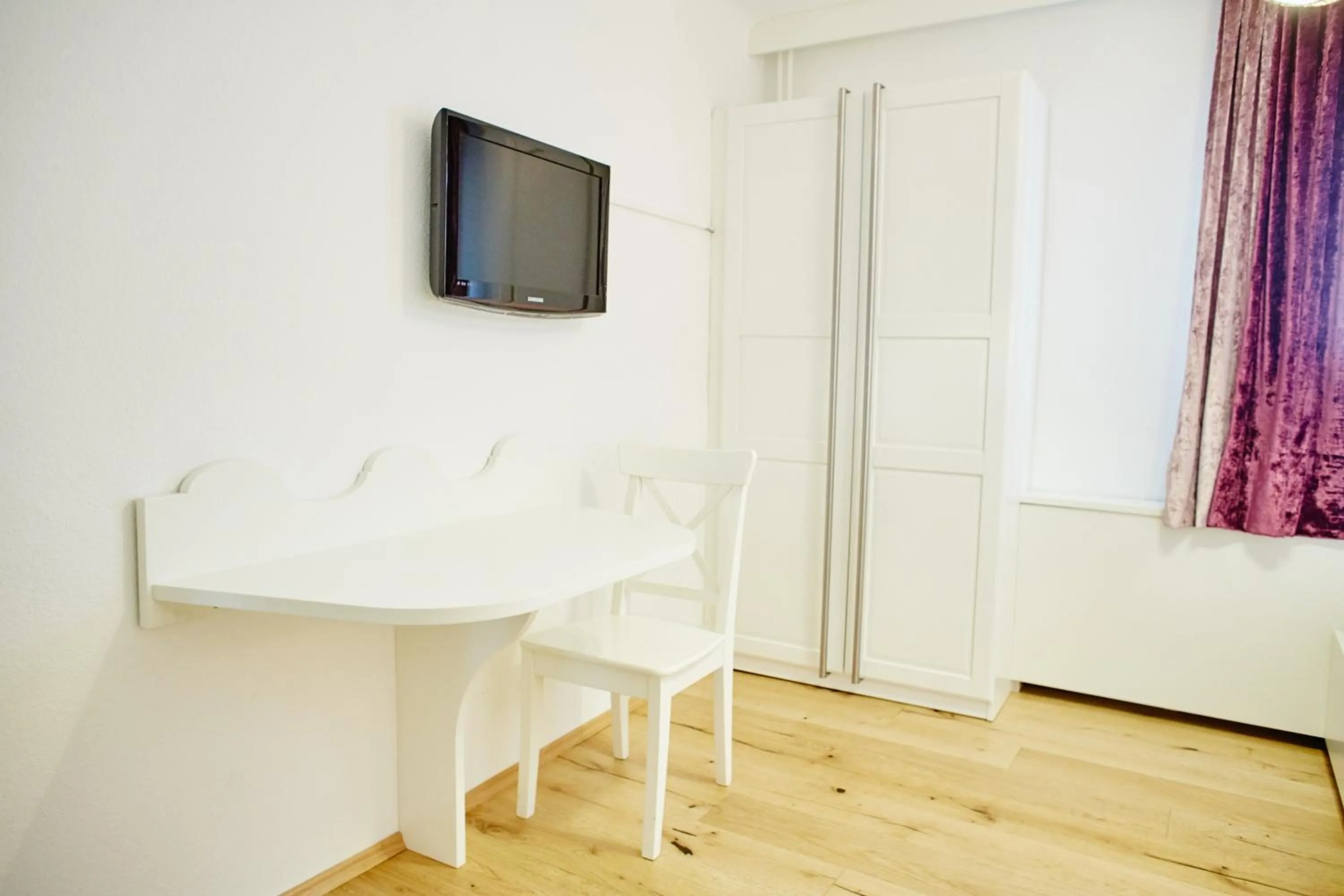 TV and multimedia in Madar Café Restaurant zum Fürsten