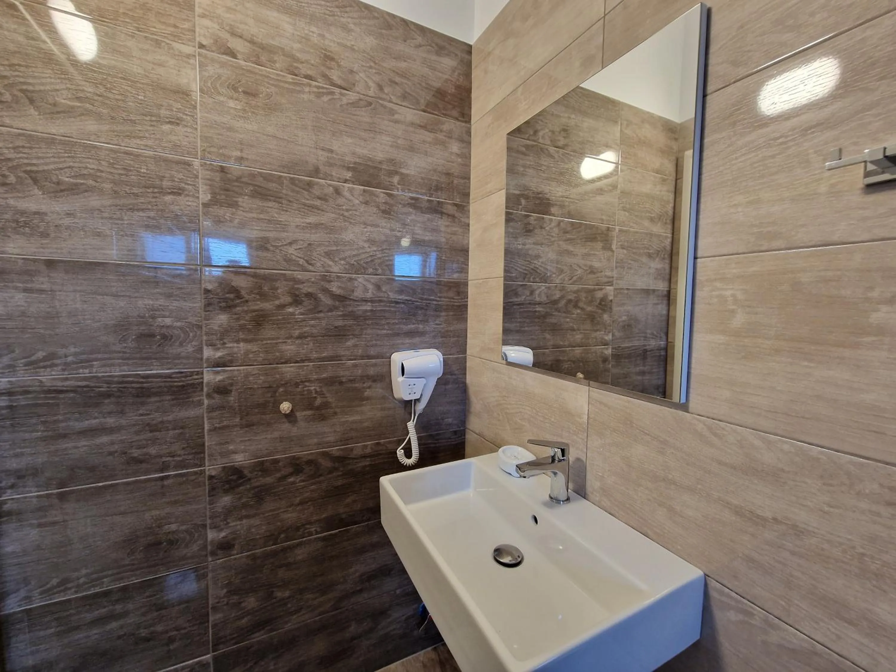 Comfort Triple Room in Hotel Queen Margaret Seaside