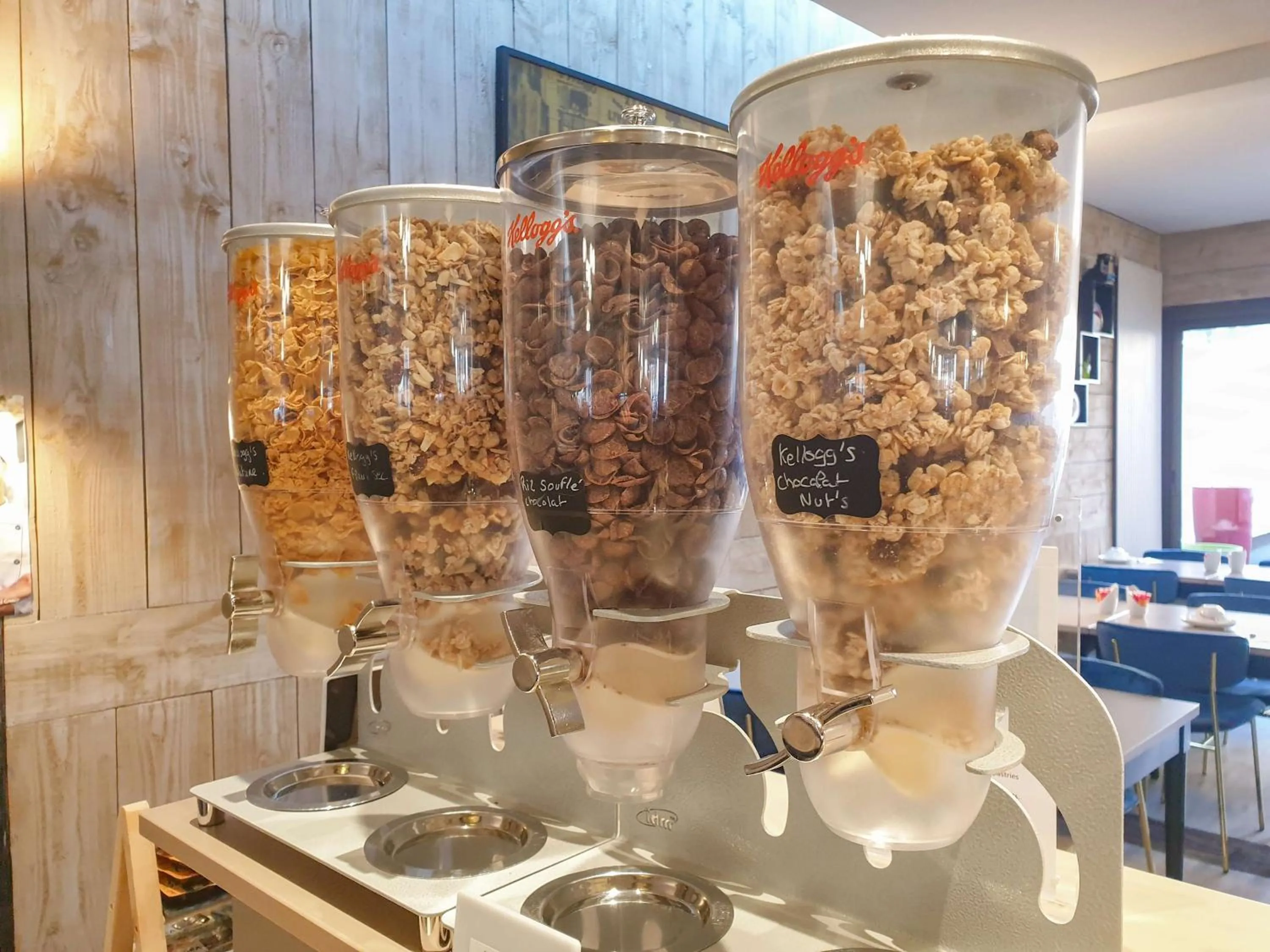 Food and drinks in Best Western Plus l'Artist Hotel