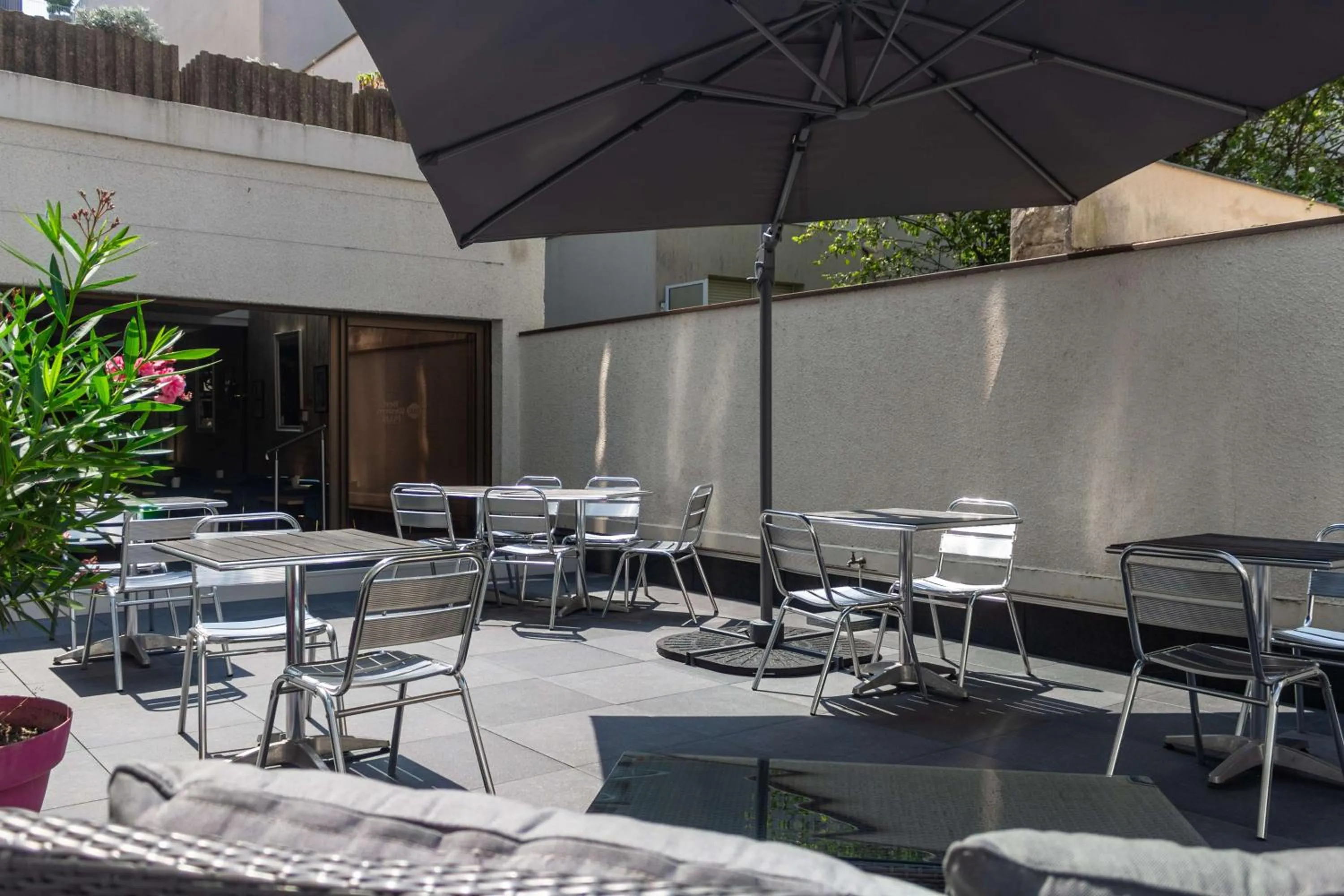 Property building in Best Western Plus l'Artist Hotel