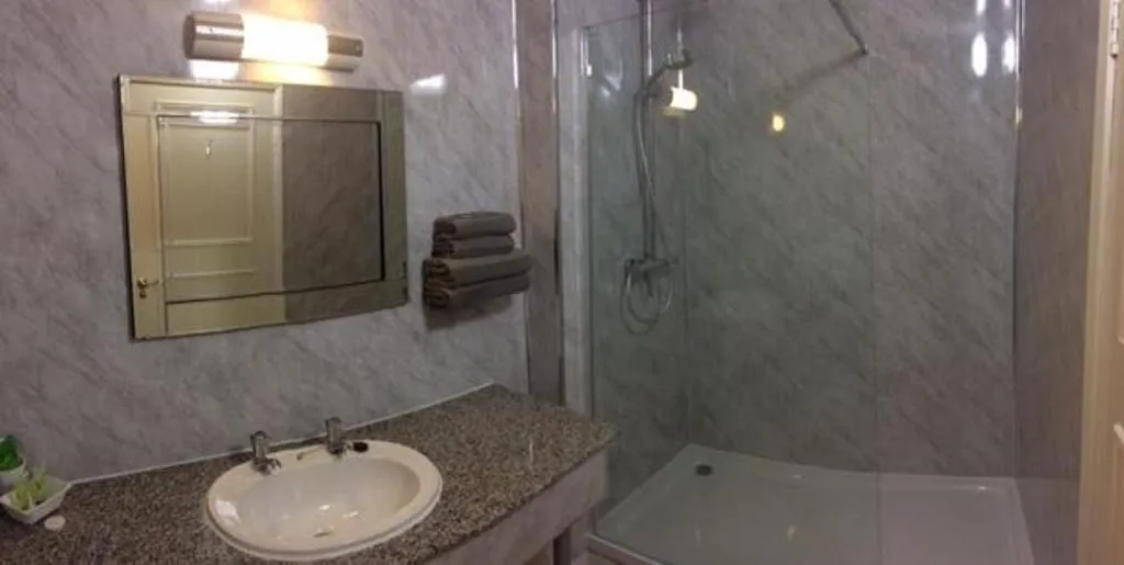 Shower in The Highfield Hotel