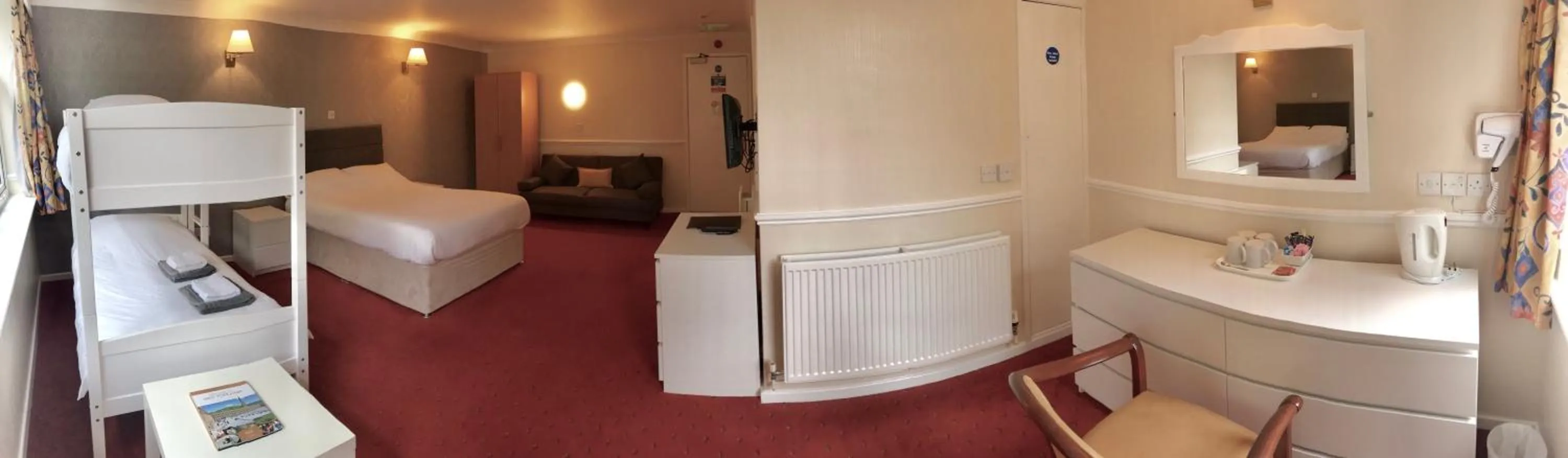 Coffee/tea facilities in The Highfield Hotel