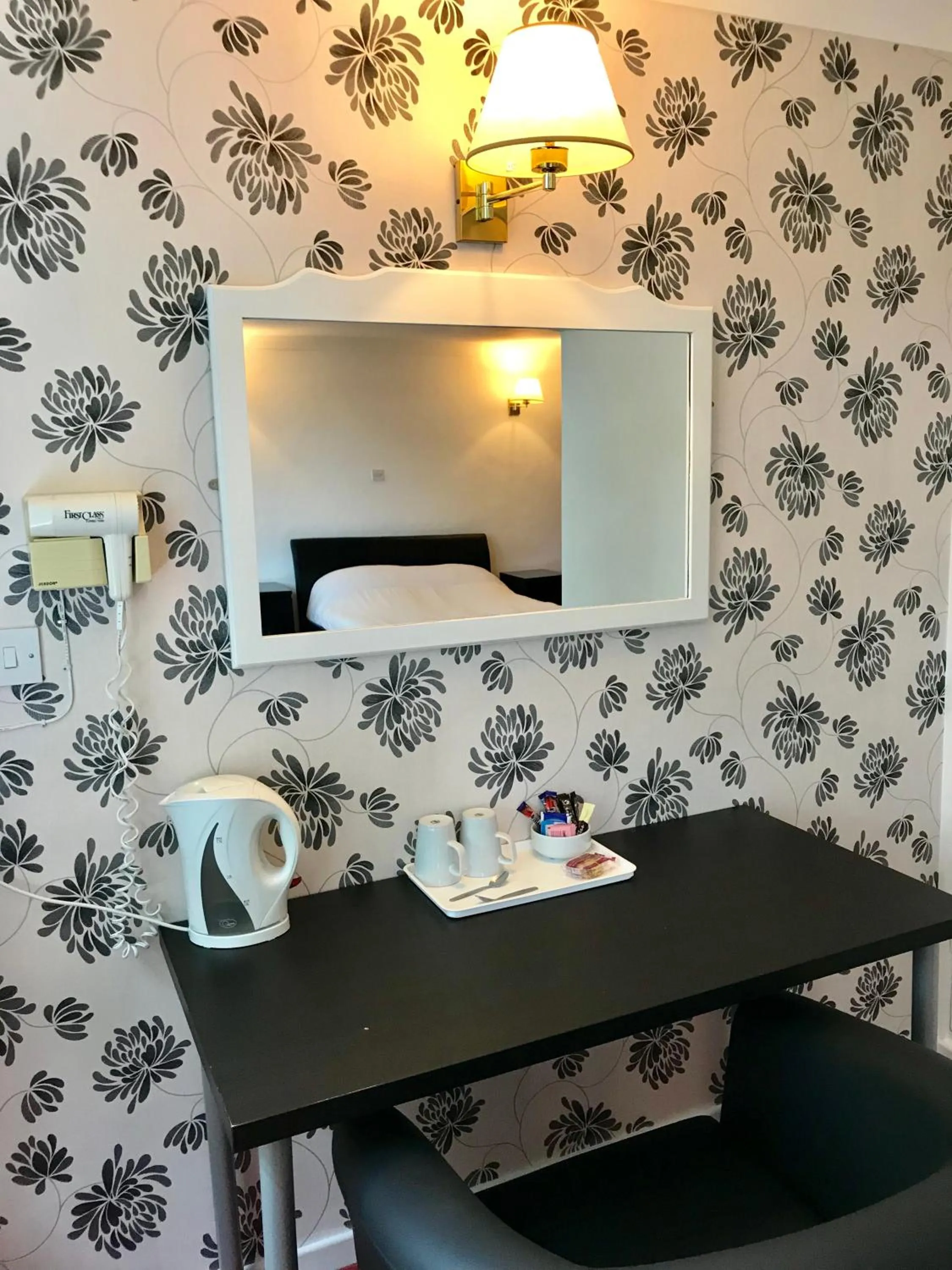 Coffee/tea facilities in The Highfield Hotel