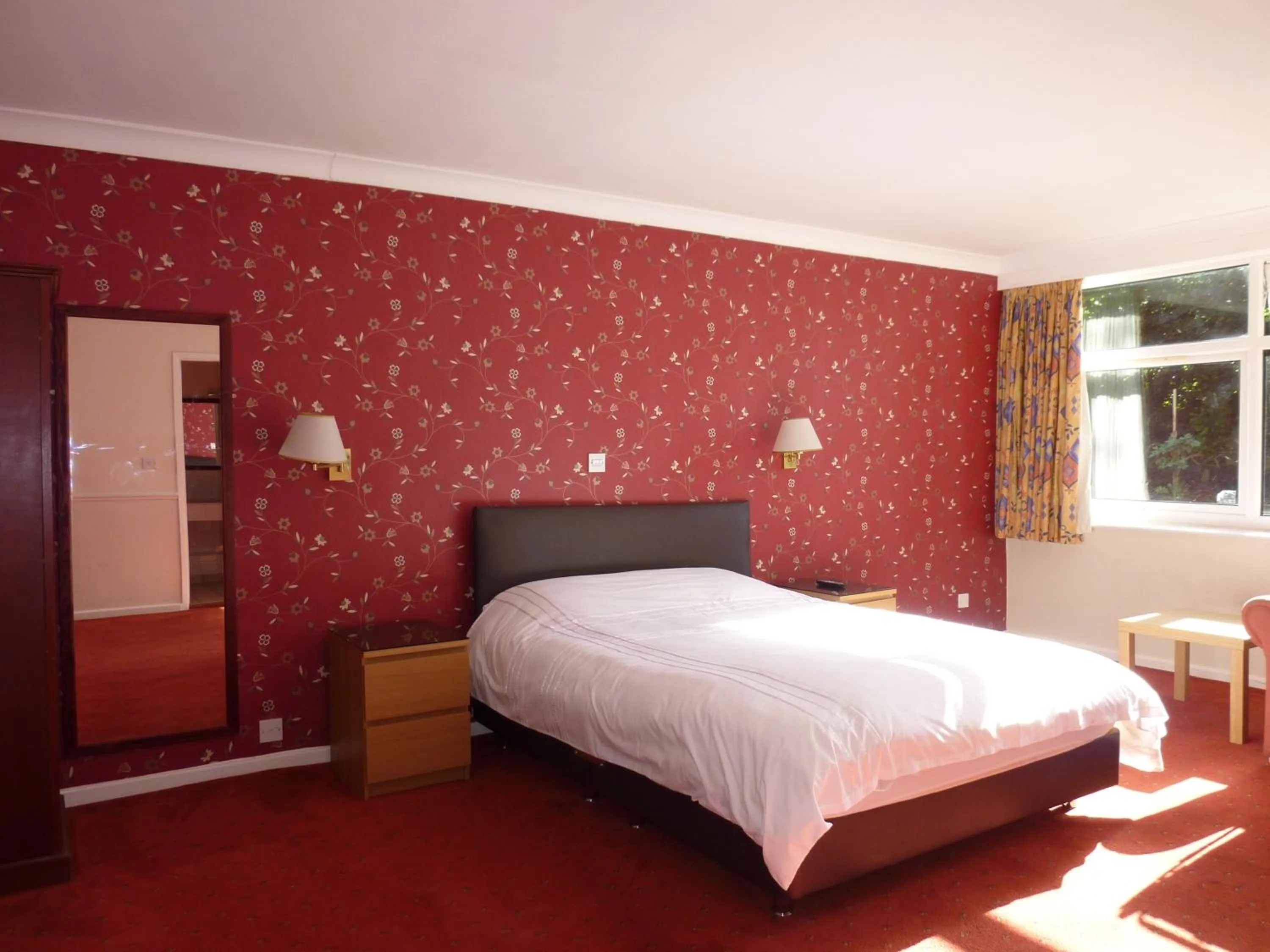 Photo of the whole room, Bed in The Highfield Hotel
