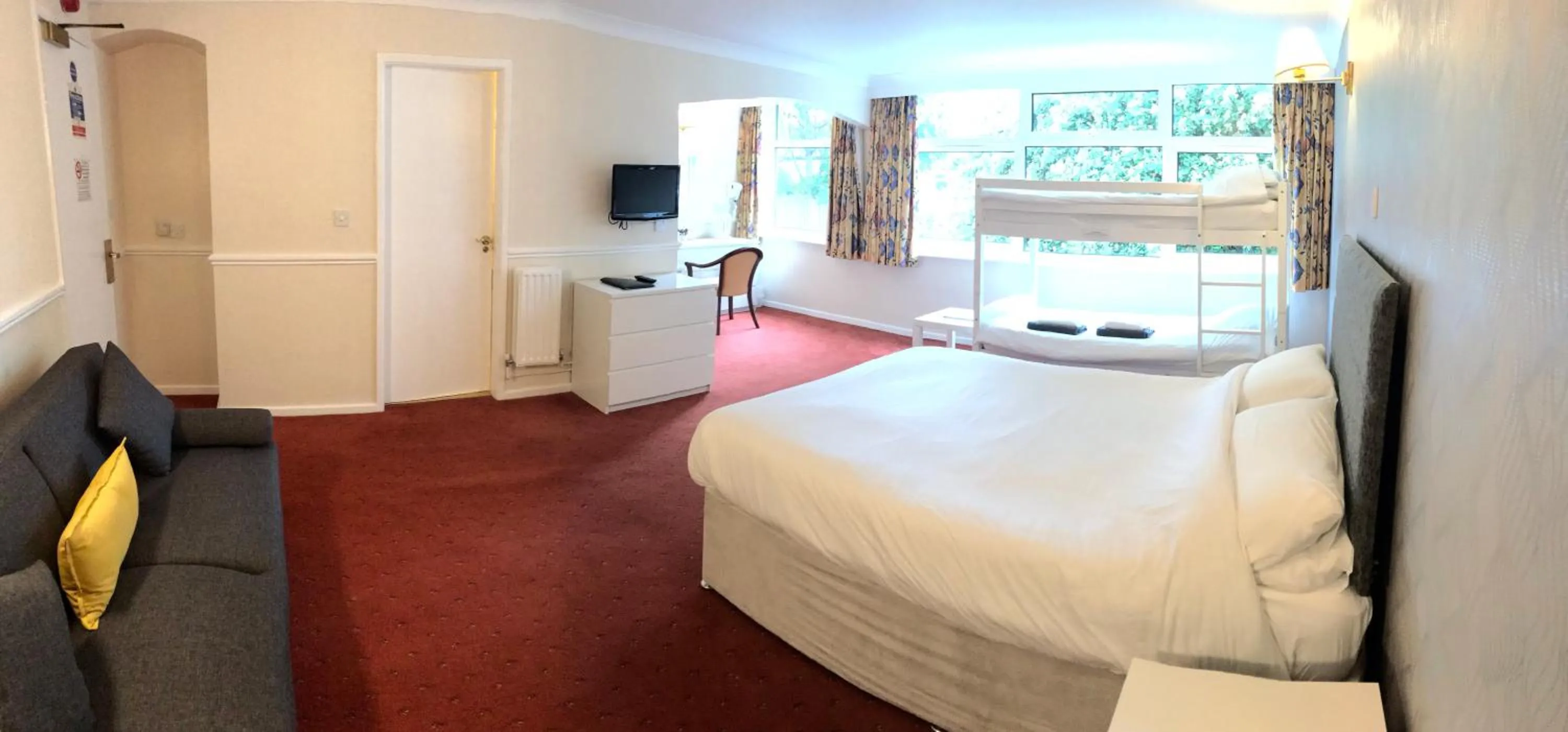 Photo of the whole room, Bed in The Highfield Hotel