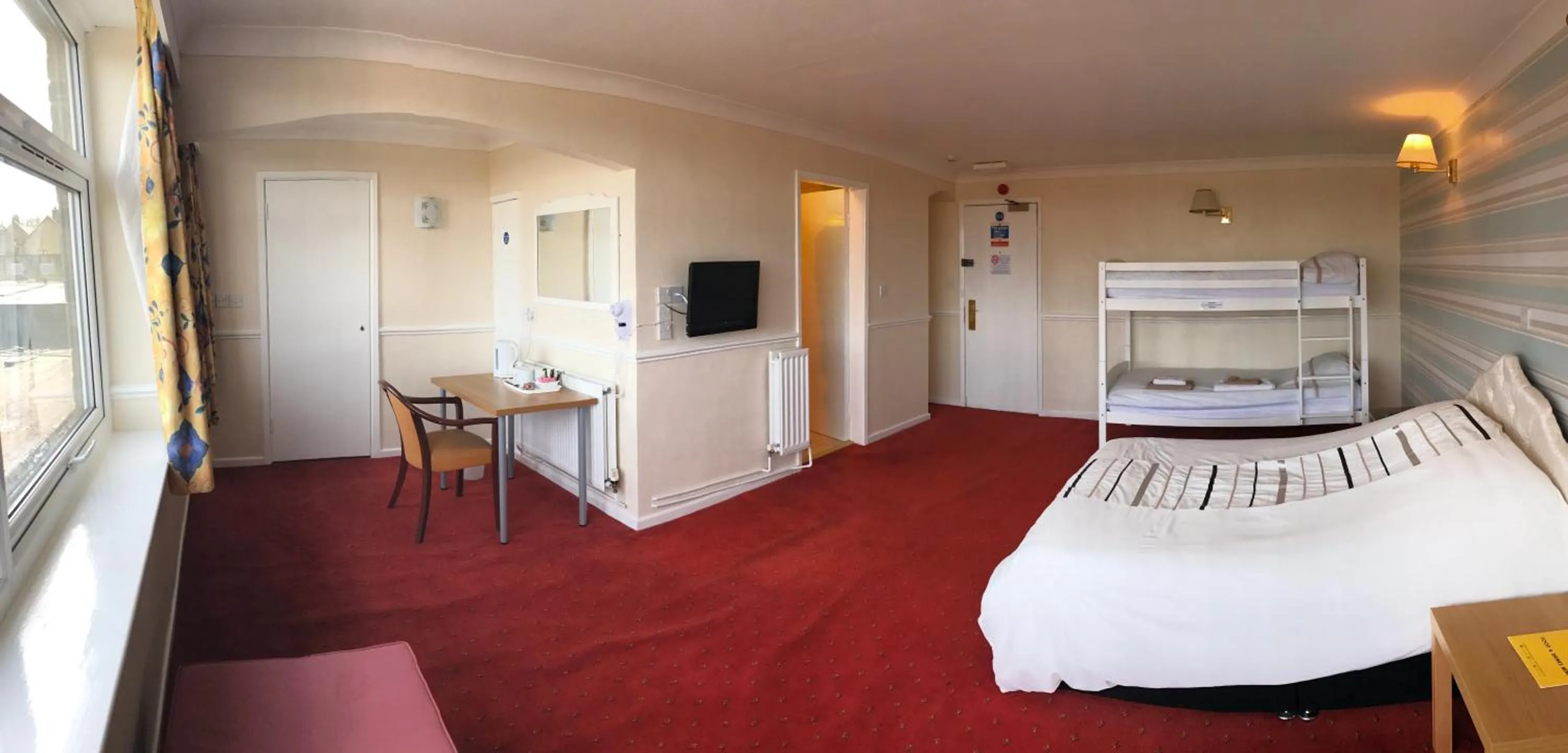 Photo of the whole room, Bed in The Highfield Hotel