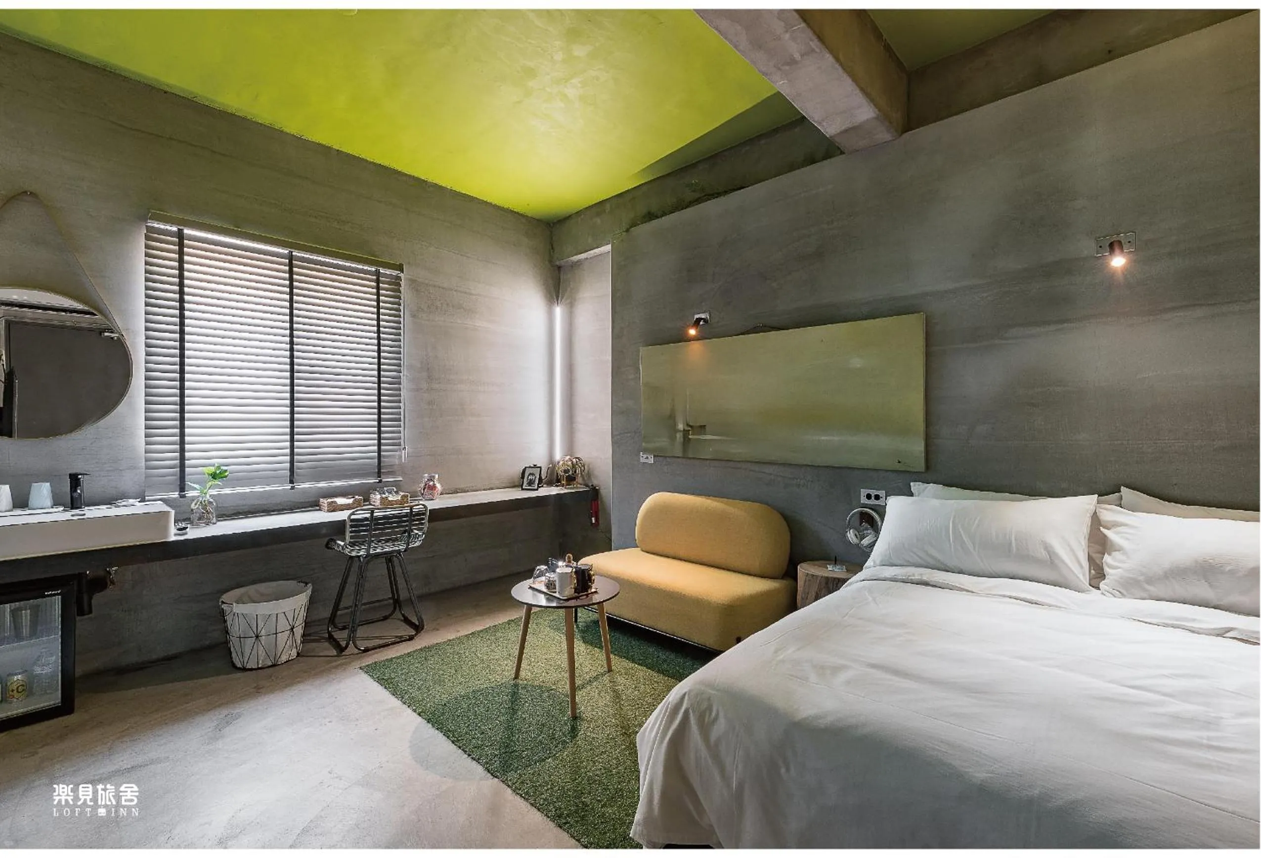 Photo of the whole room, Bed in Loft Inn