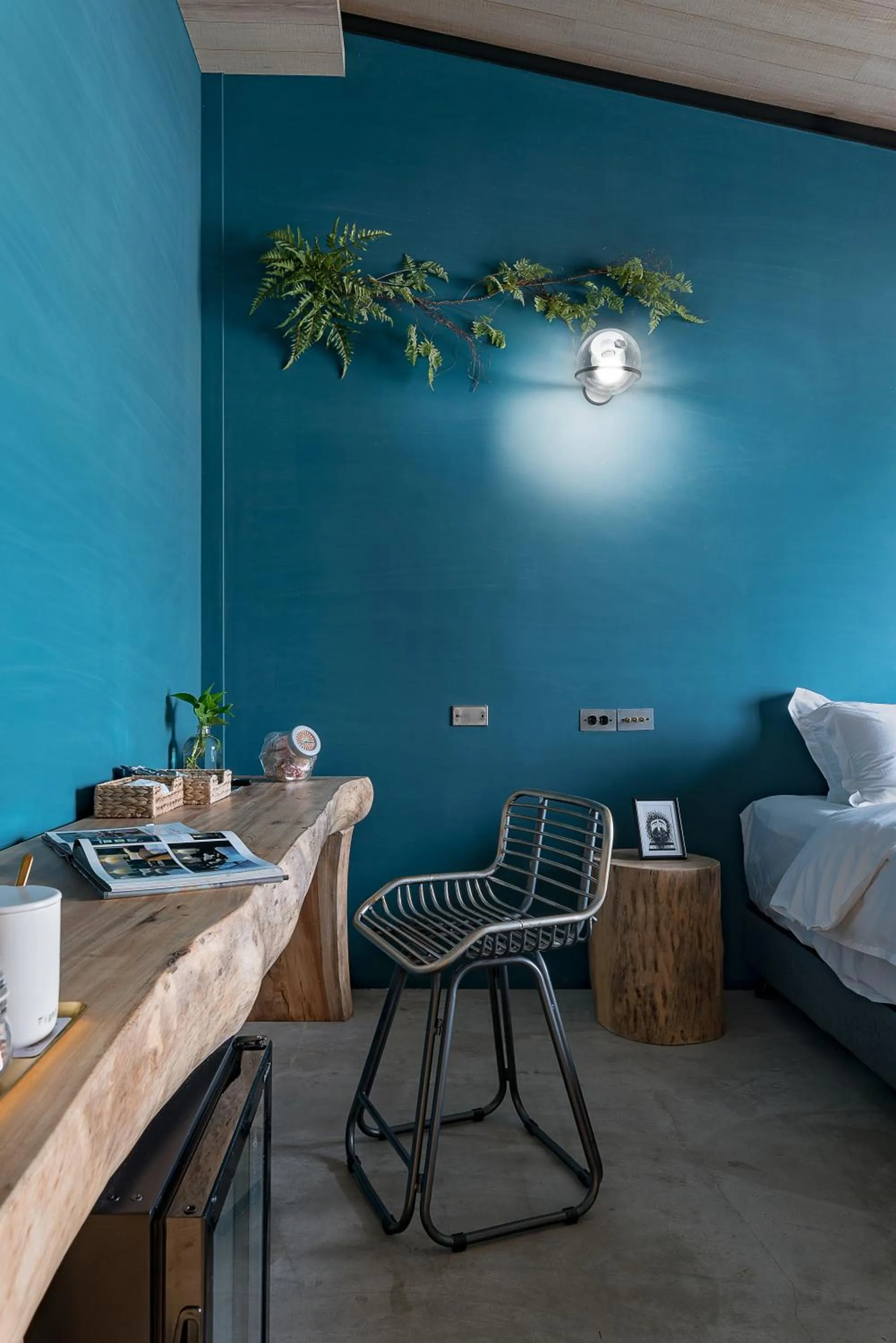 Photo of the whole room, Bed in Loft Inn