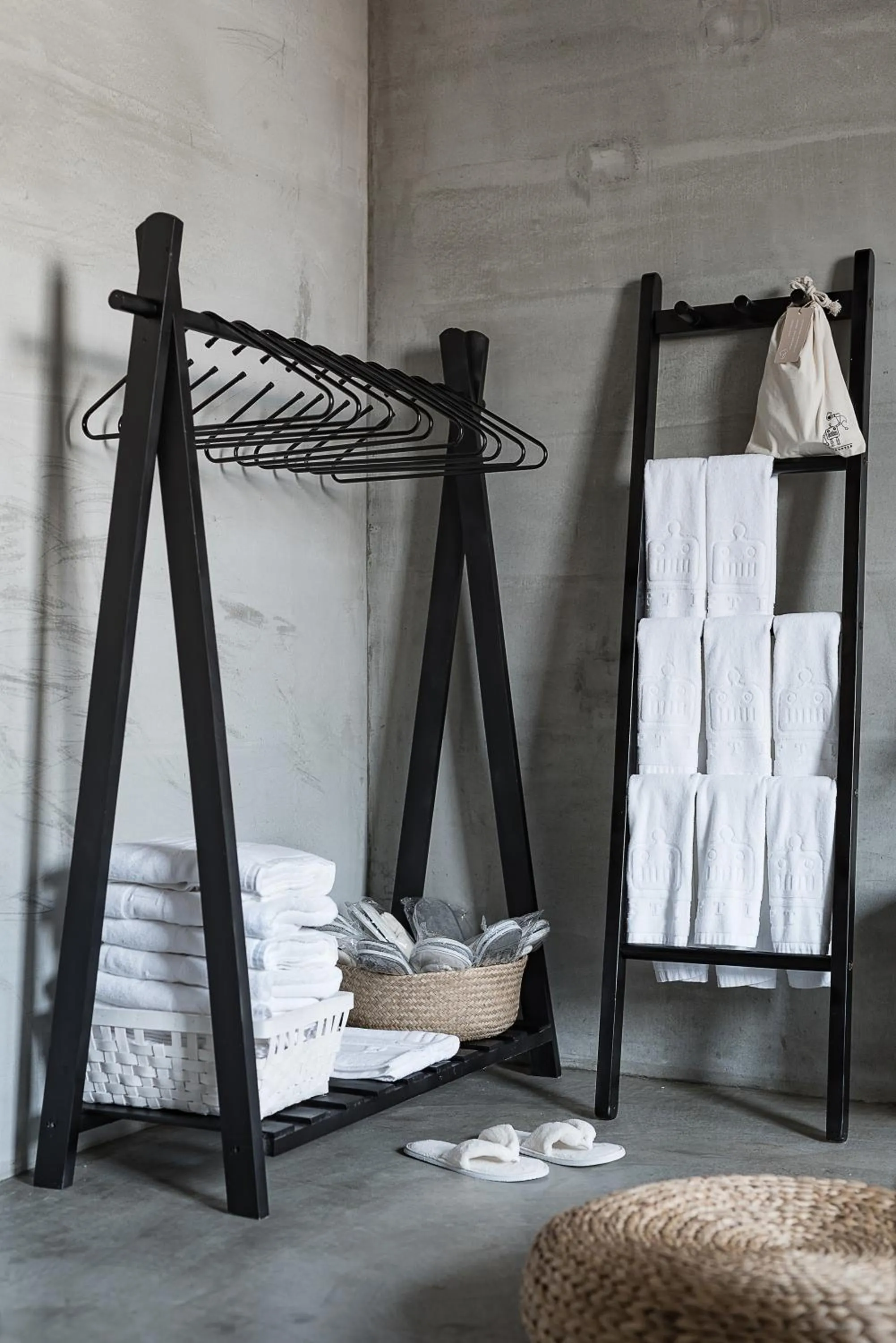 room service, Bed in Loft Inn