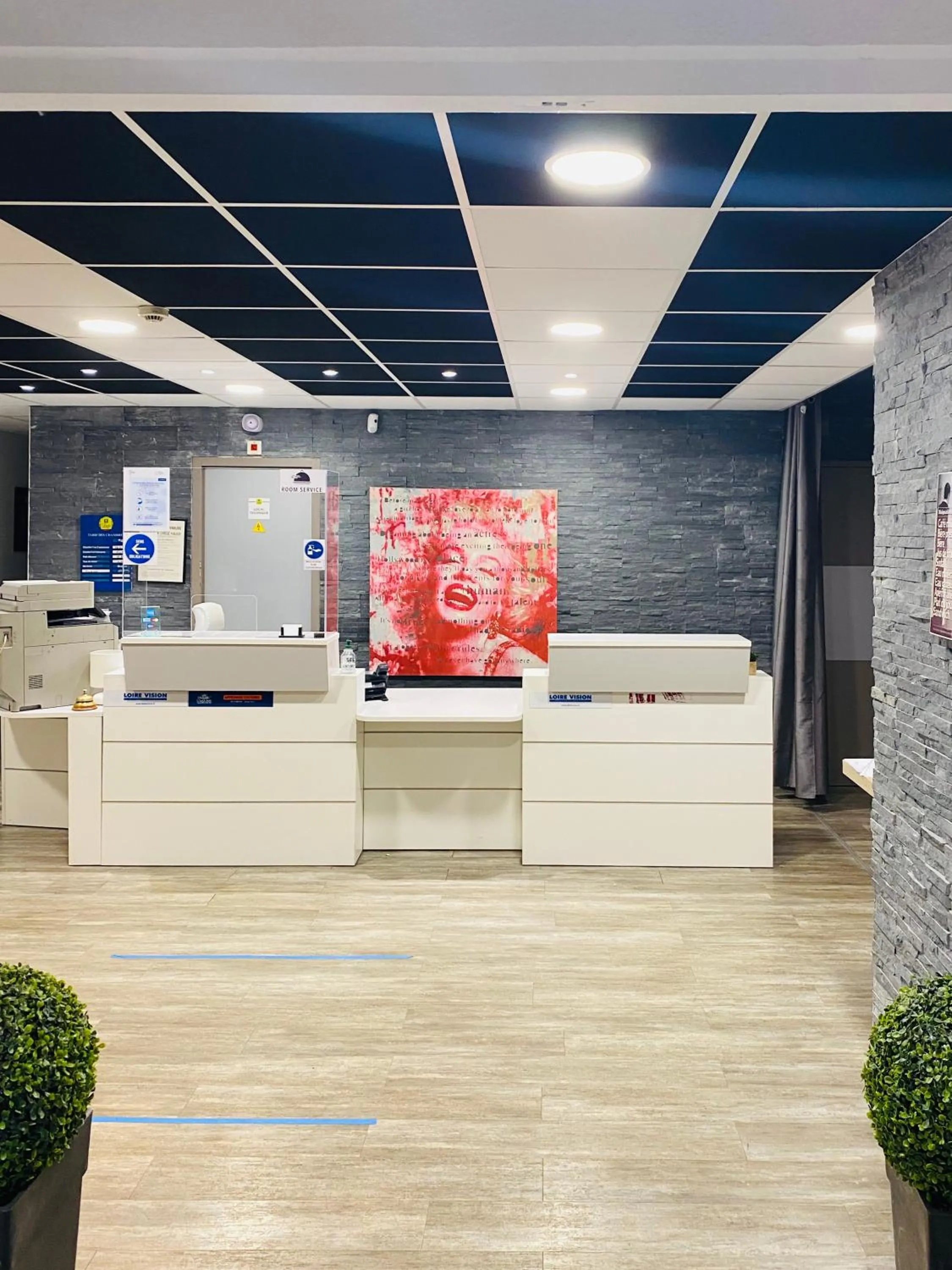 Lobby or reception in Atoll Hotel Logis Angers, Beaucouzé