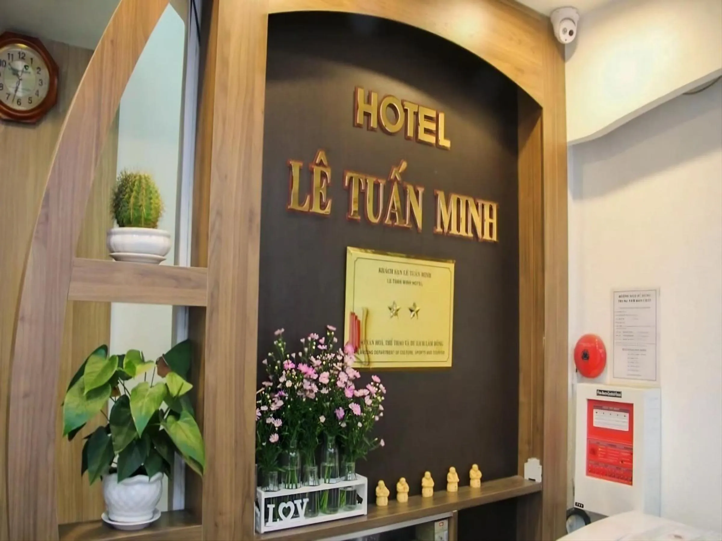 Logo/Certificate/Sign in Le Tuan Minh Hotel