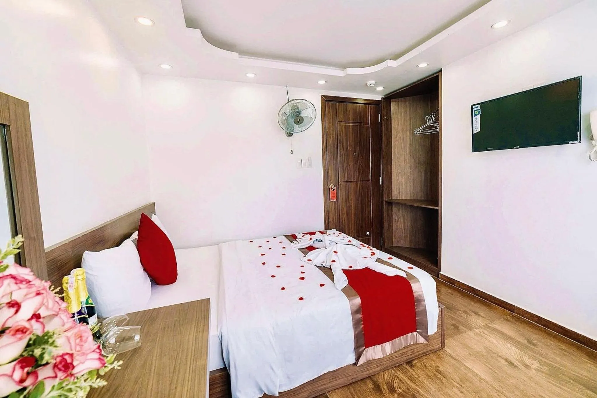 Bedroom, Bed in Le Tuan Minh Hotel