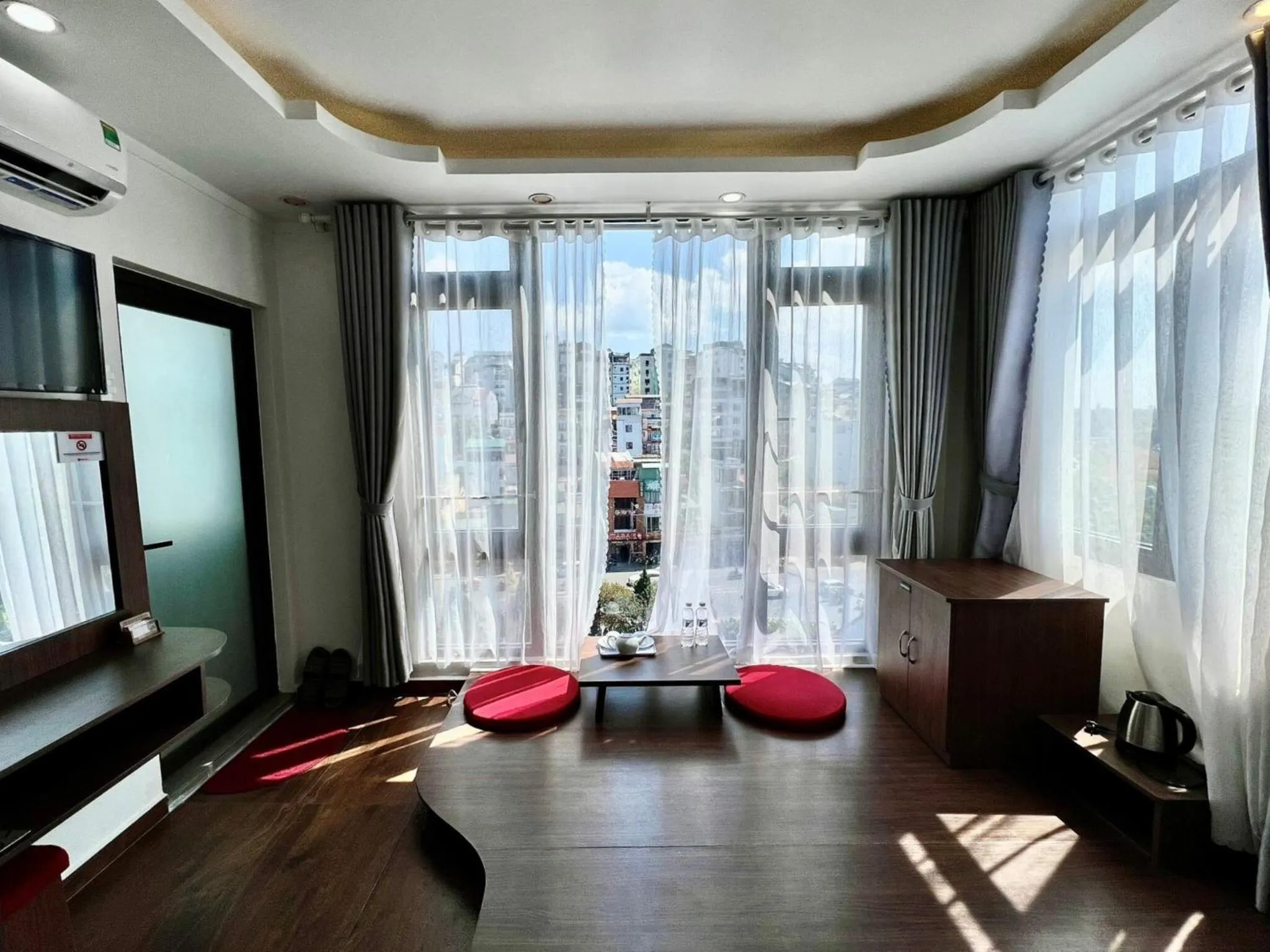 Seating area in Le Tuan Minh Hotel