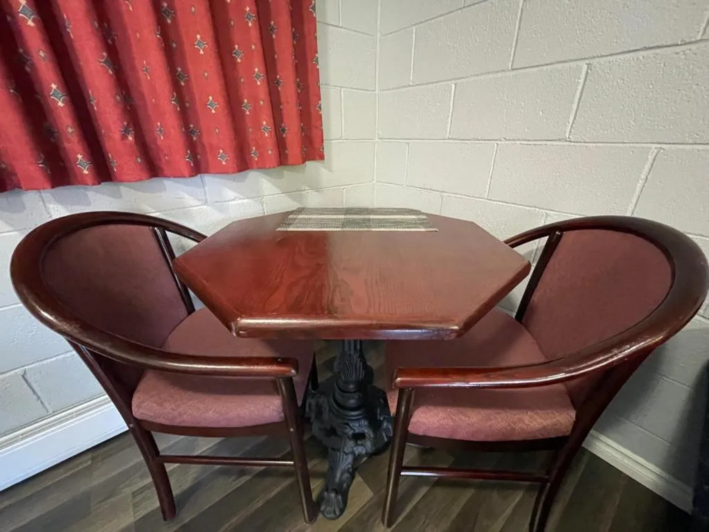 Seating area in Arrow Lake Motel