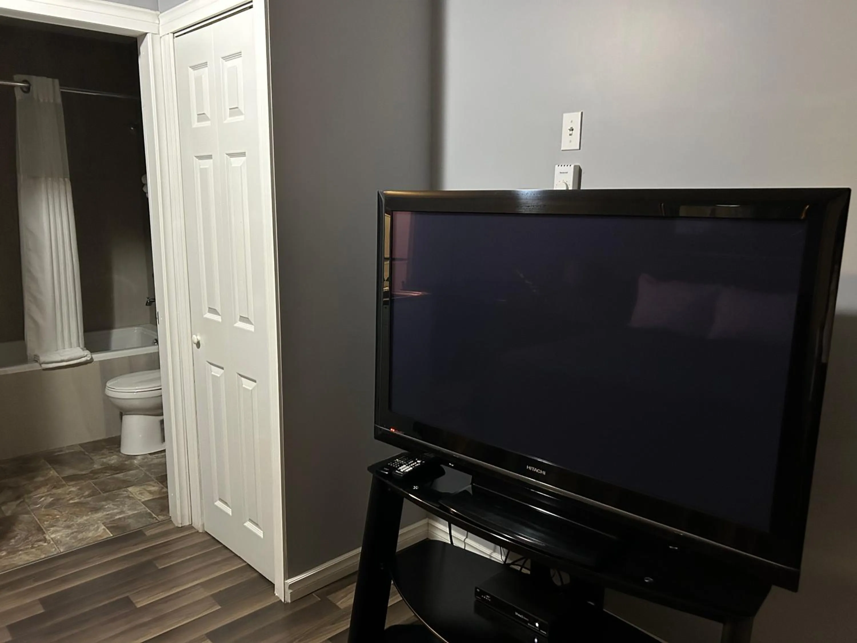 Bathroom in Arrow Lake Motel