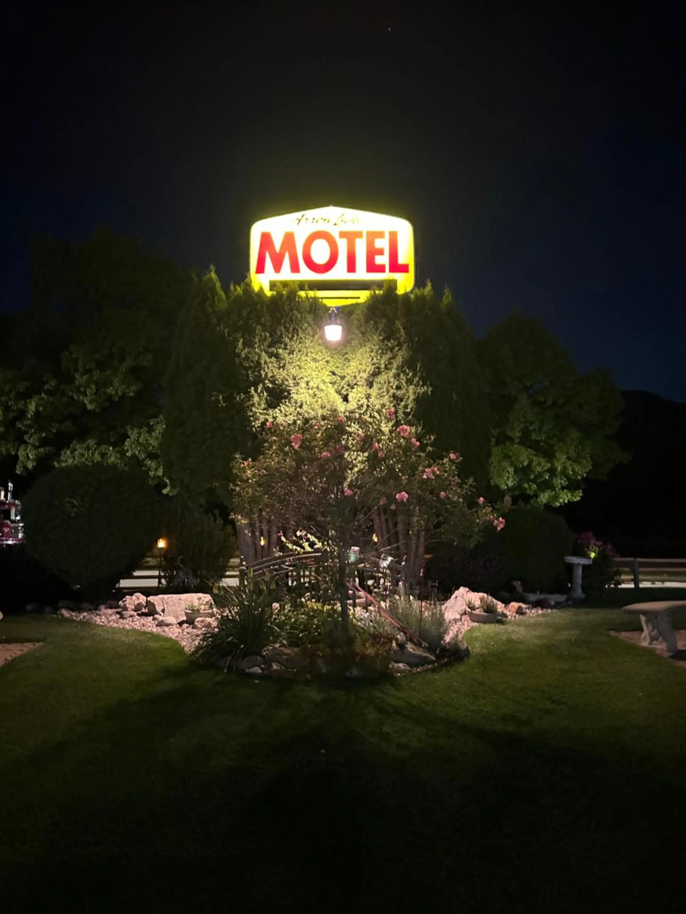 Property logo or sign in Arrow Lake Motel