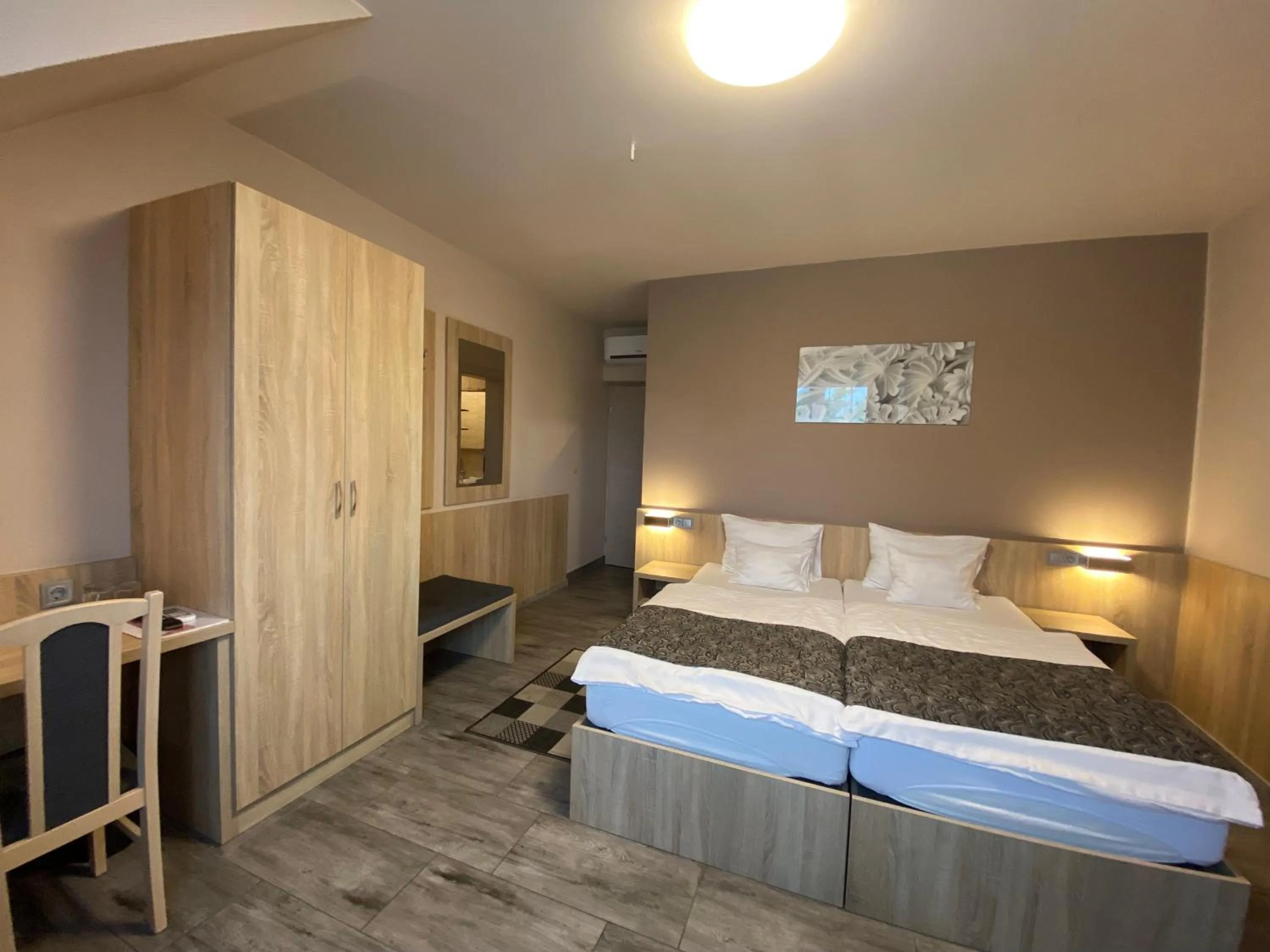 Bed in Katalin Motel & Étterem