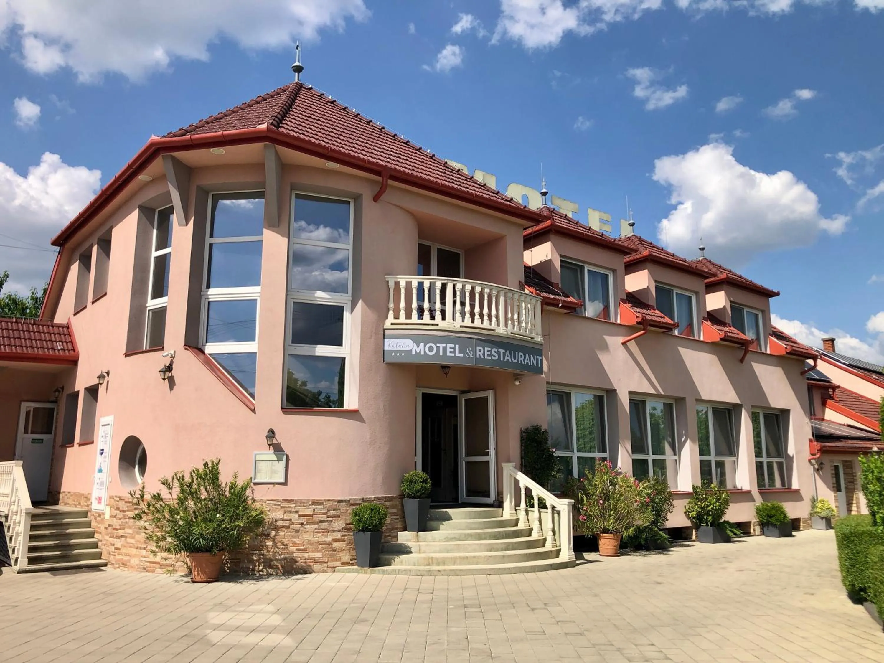 Property building in Katalin Motel & Étterem