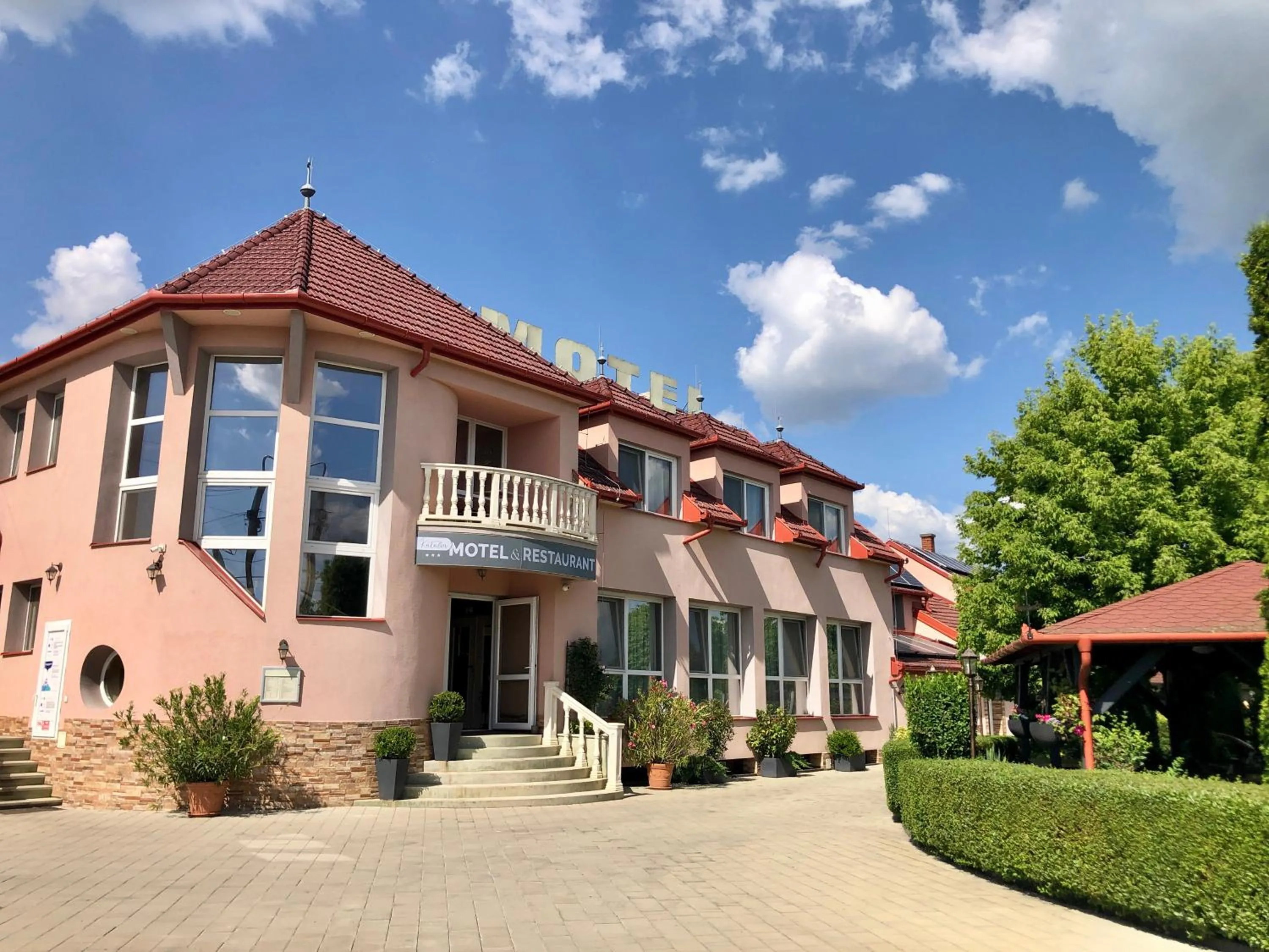 Property building in Katalin Motel & Étterem