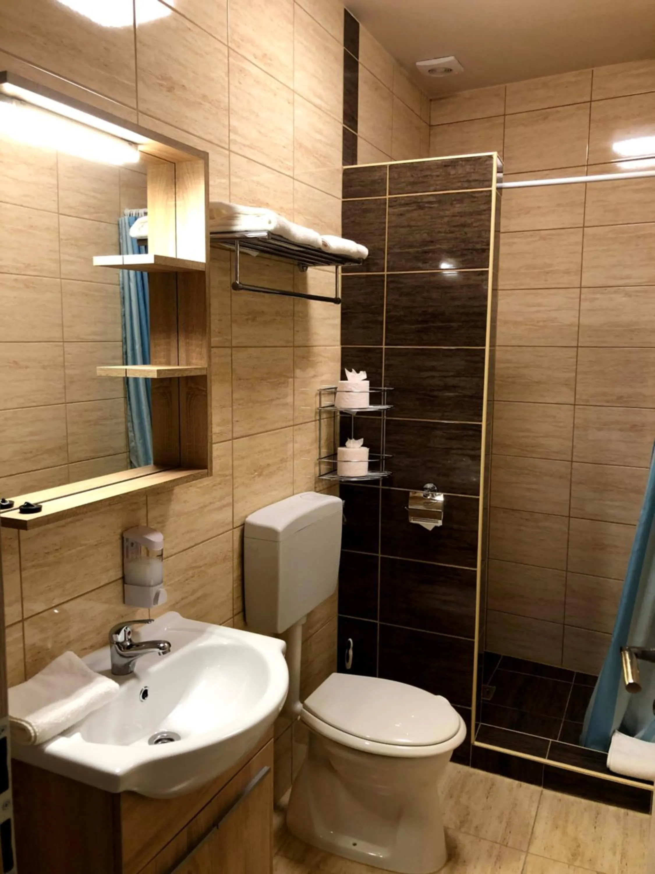 Bathroom in Katalin Motel & Étterem