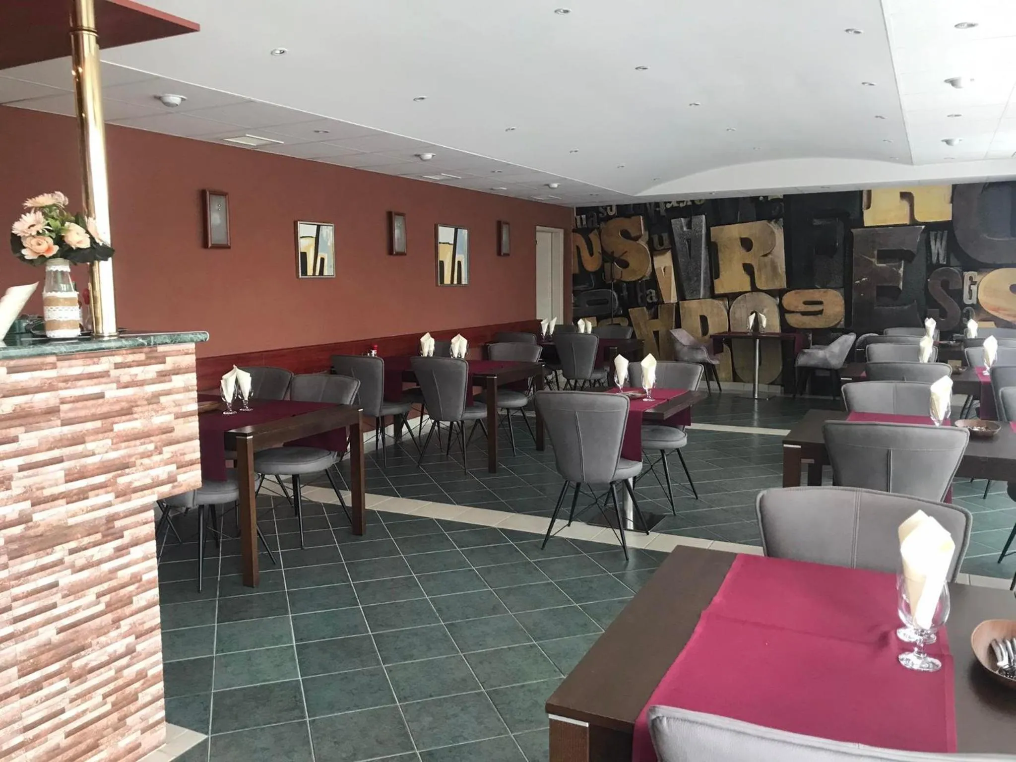 Restaurant/places to eat in Katalin Motel & Étterem
