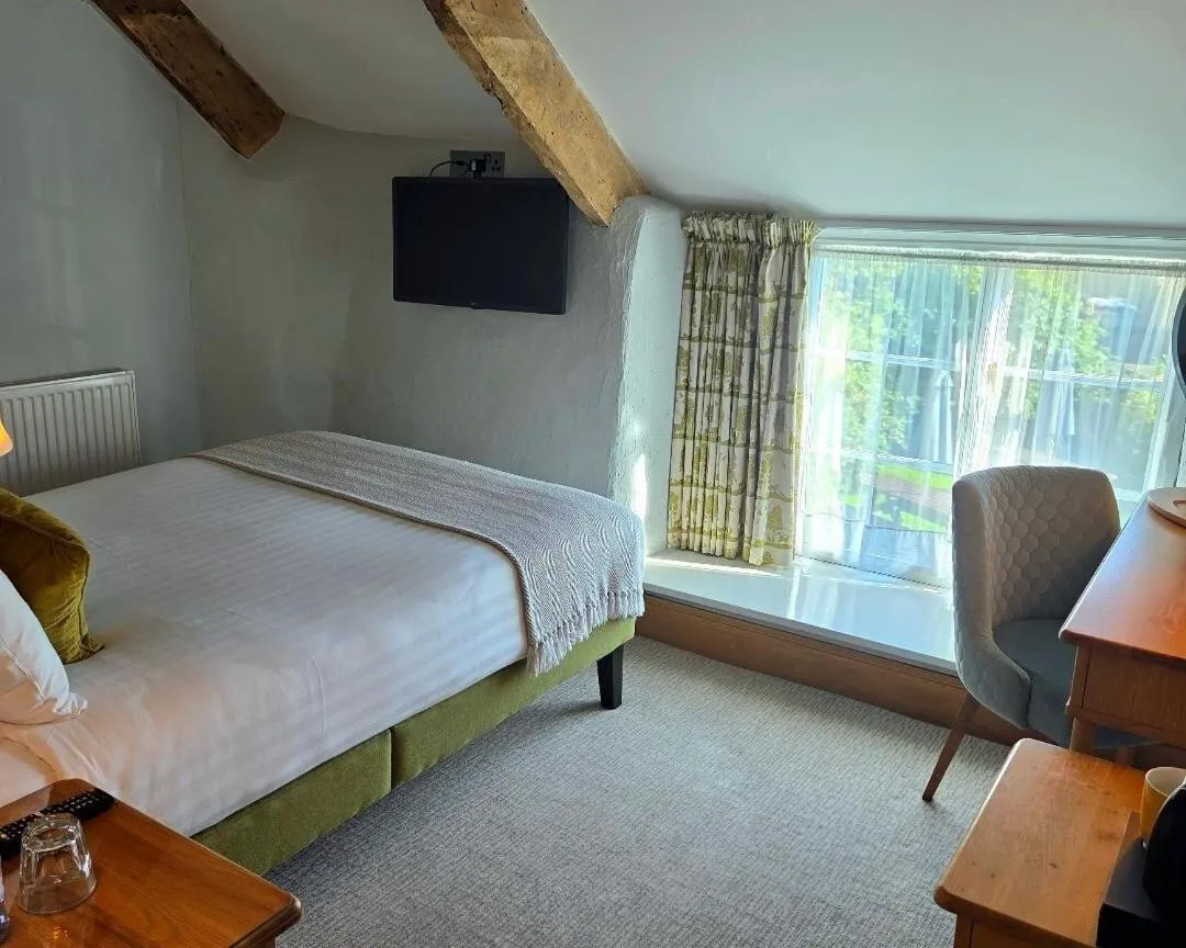 Bedroom, Bed in Barn Owl Inn