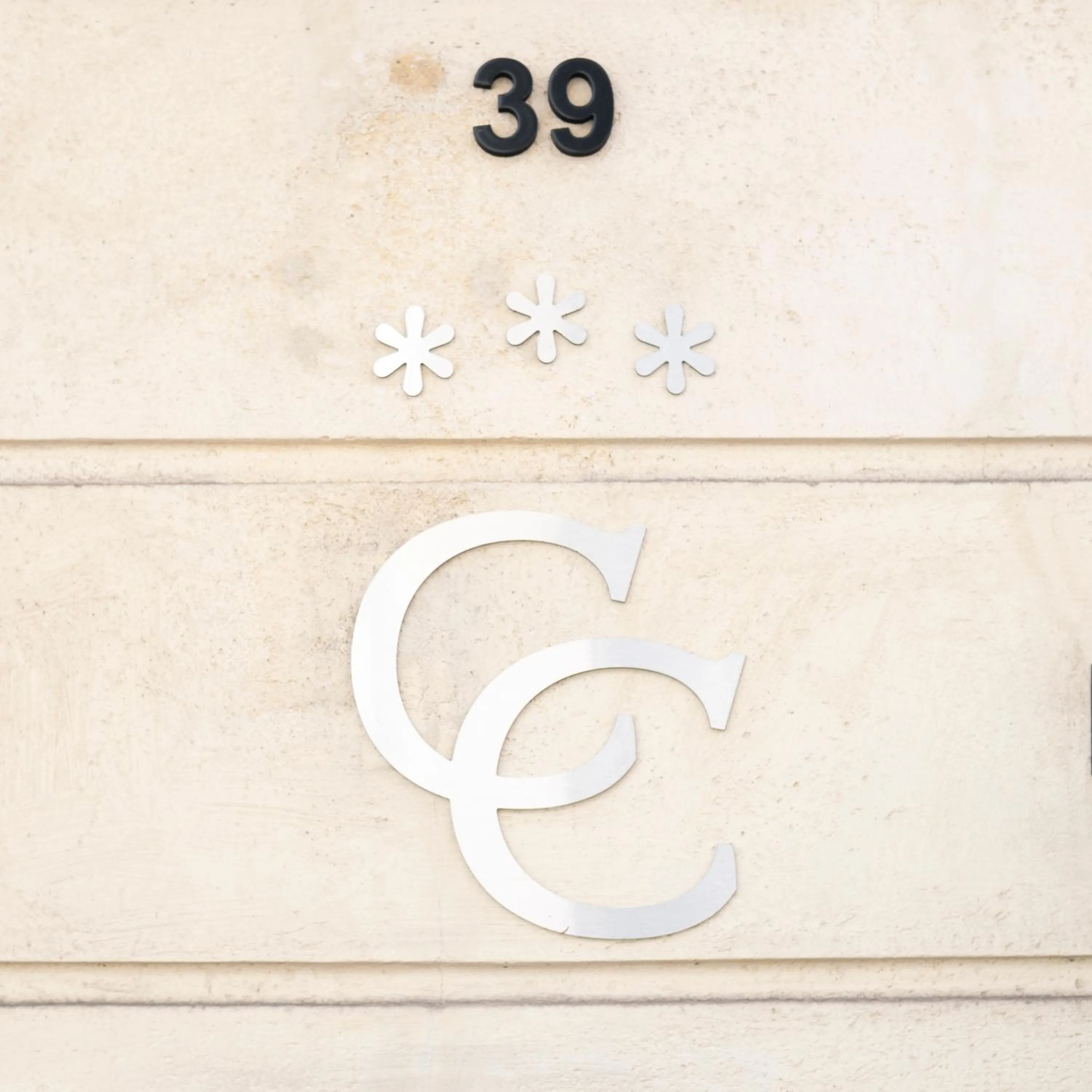 Property logo or sign in Hôtel Charing Cross