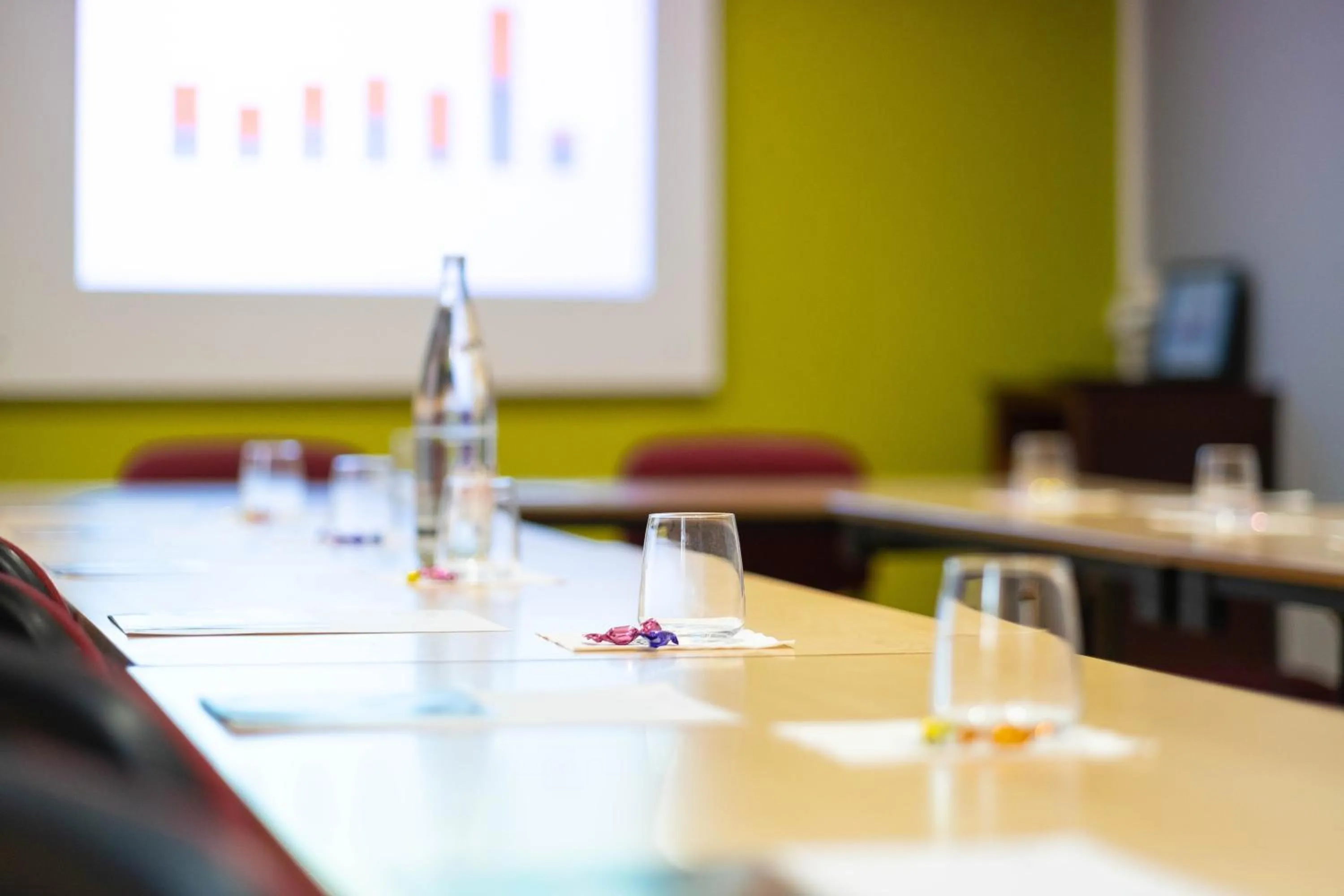 Meeting/conference room in LOGIS Hôtel de Bourgogne - Mâcon