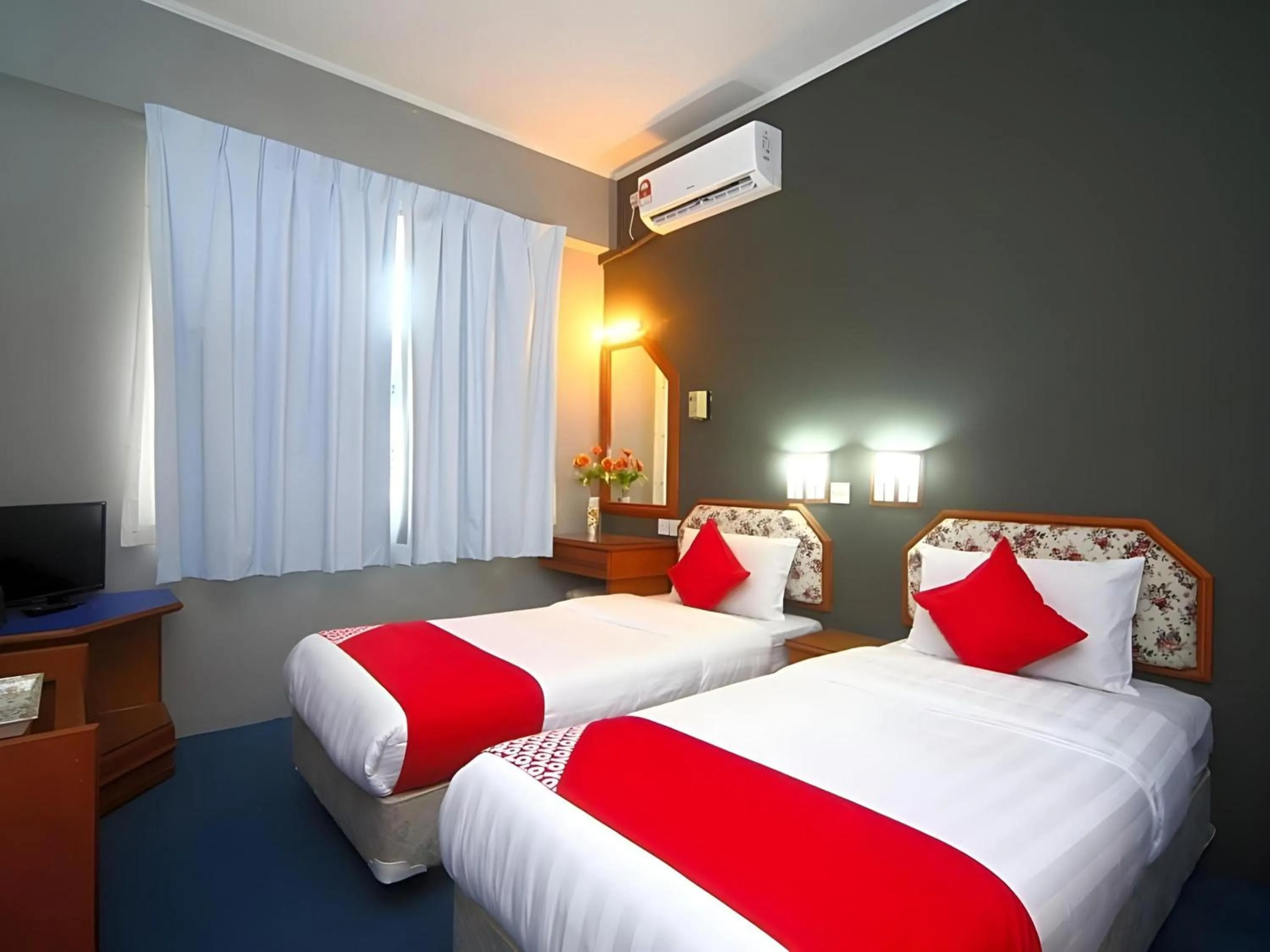 Photo of the whole room in Hotel O Lutana