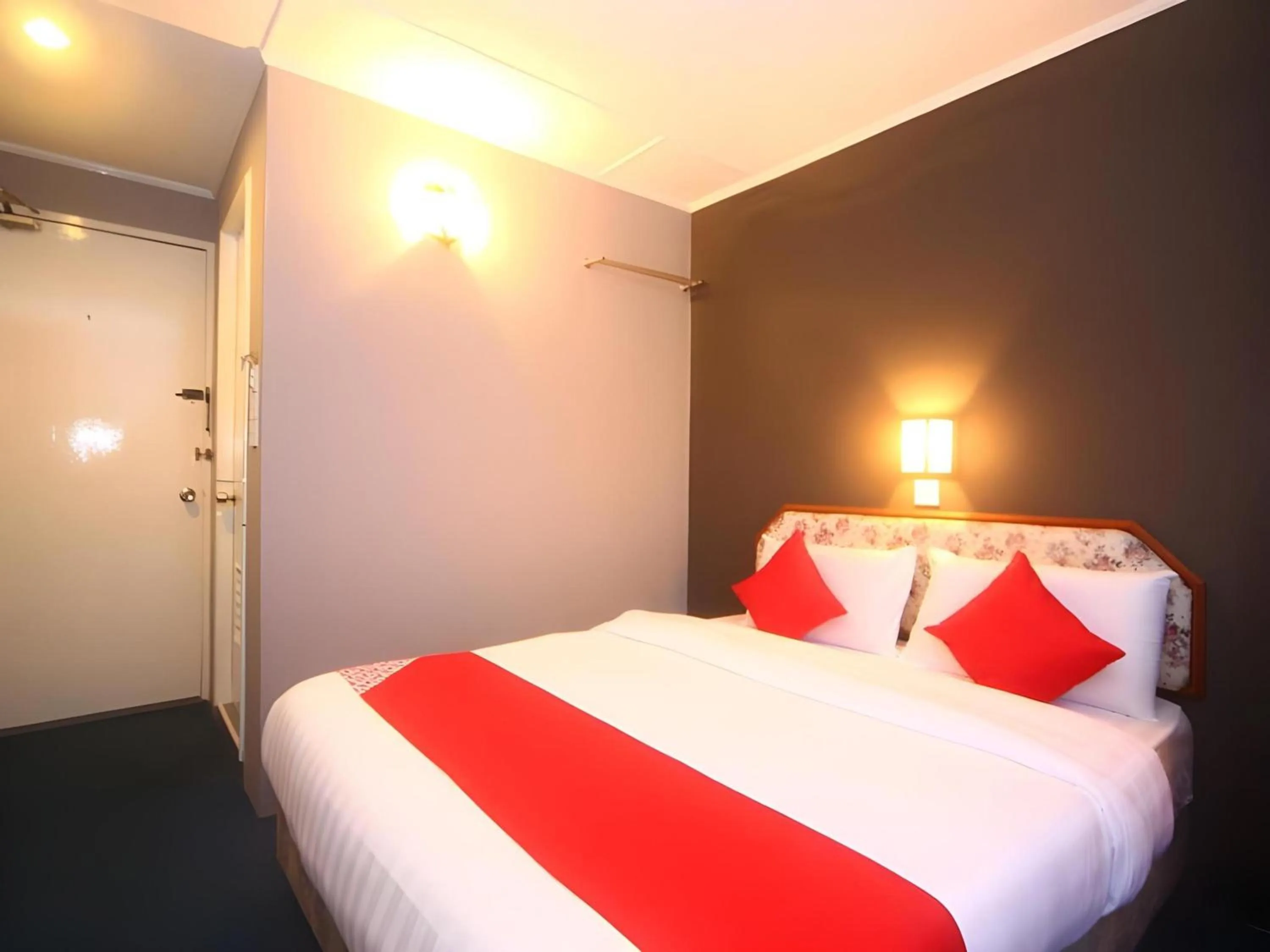 Photo of the whole room in Hotel O Lutana