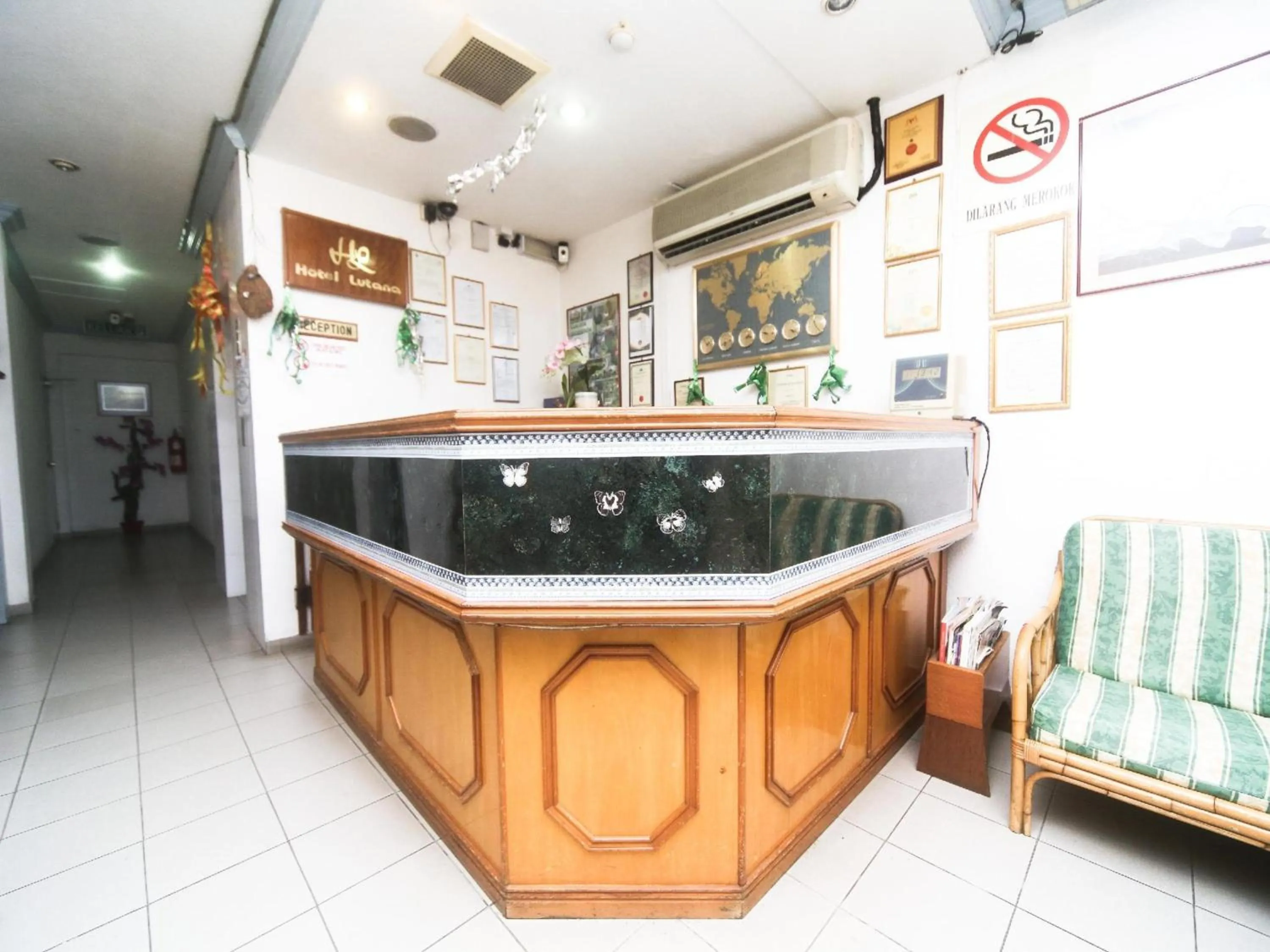 Lobby or reception in Hotel O Lutana