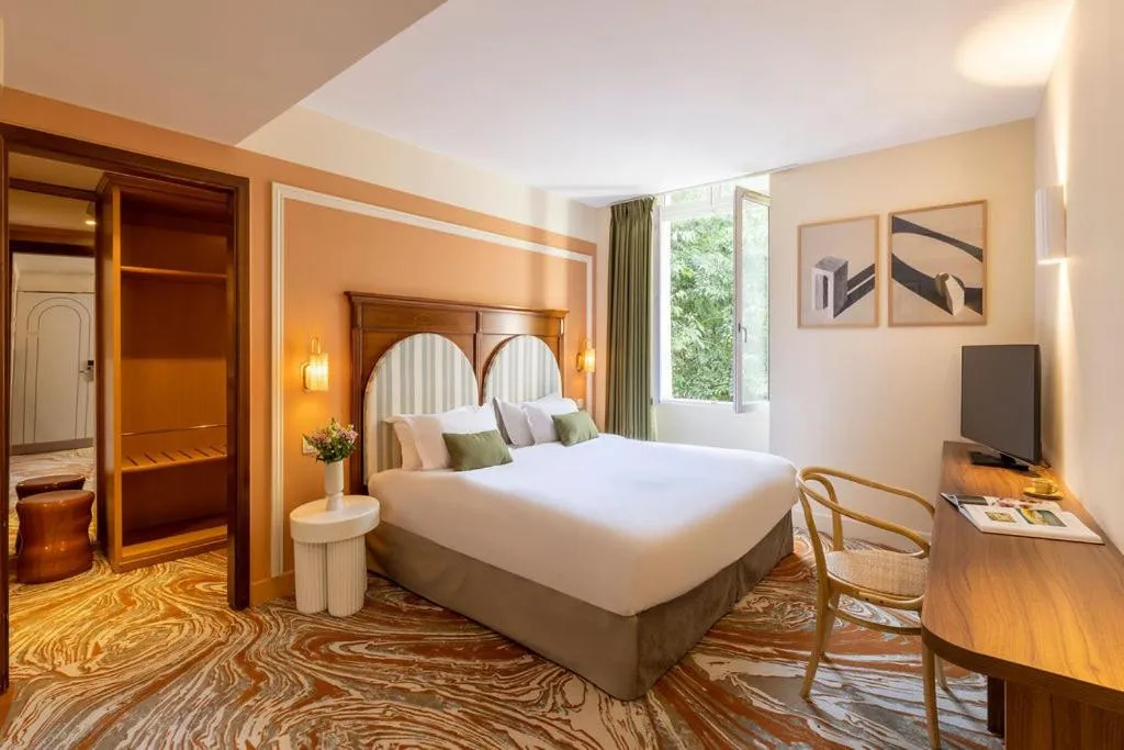 Bed in Grand Hotel d'Orange, BW Signature Collection